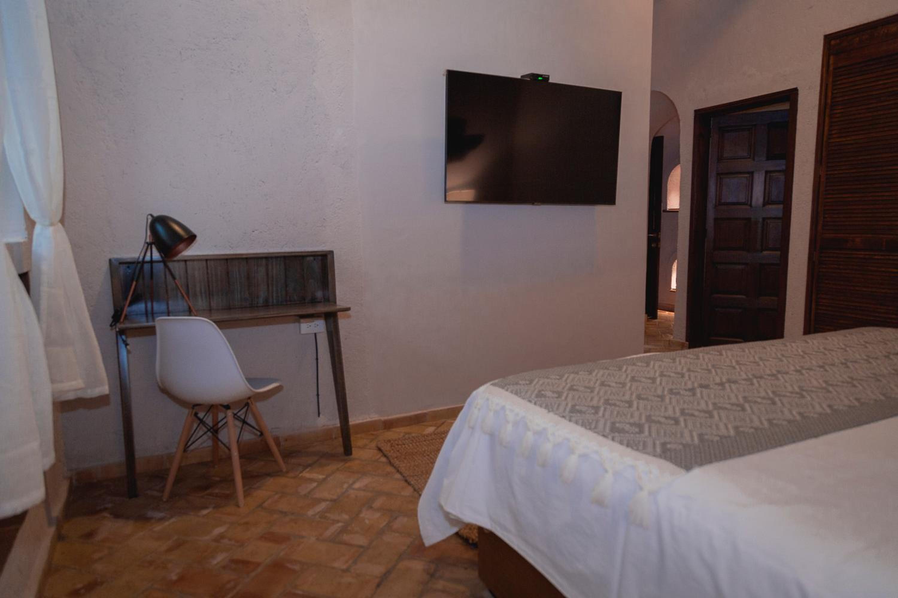 Suite - Photo 7