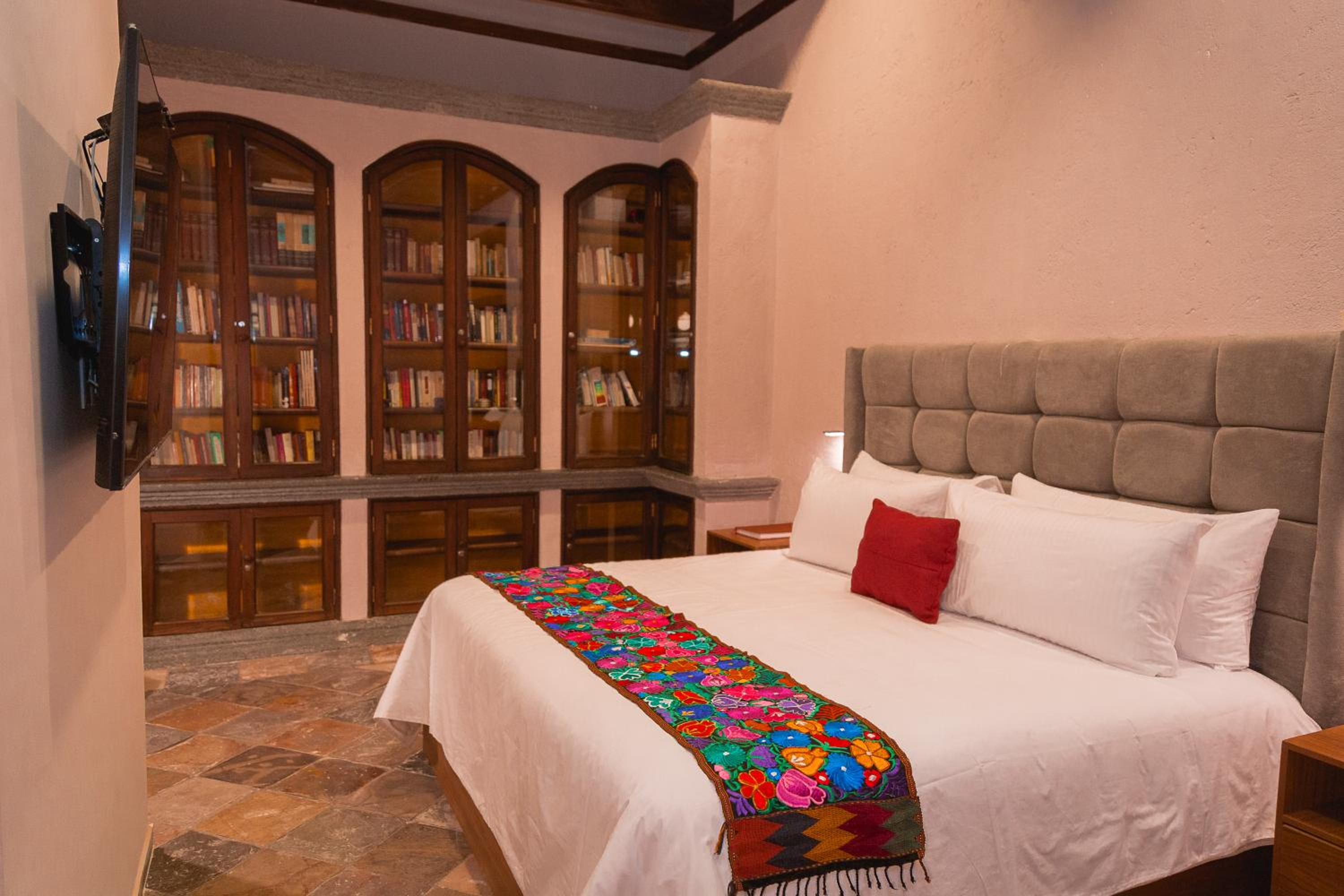 King Suite - Photo 2