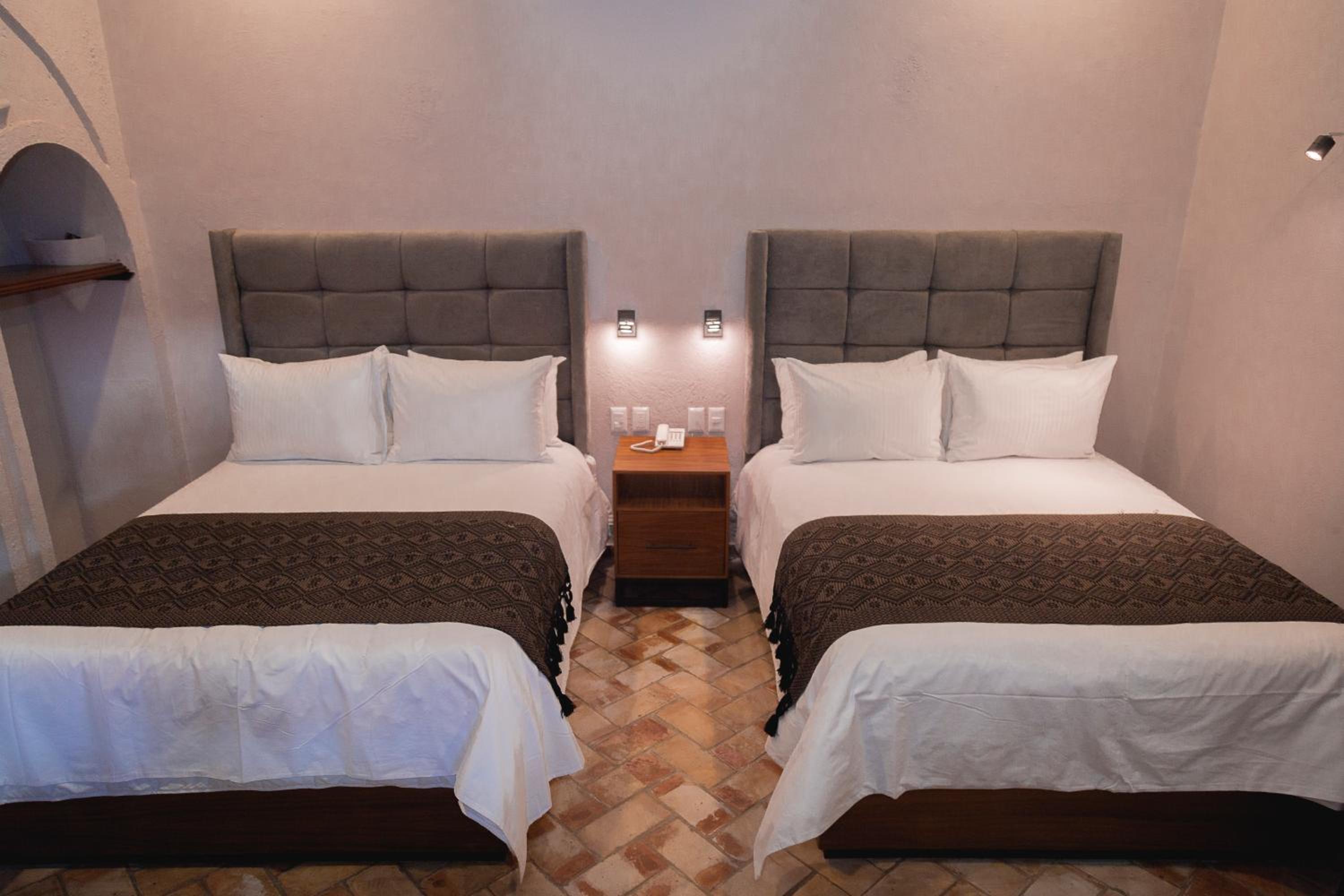 Deluxe Double Room with Two Double Beds - Photo 4