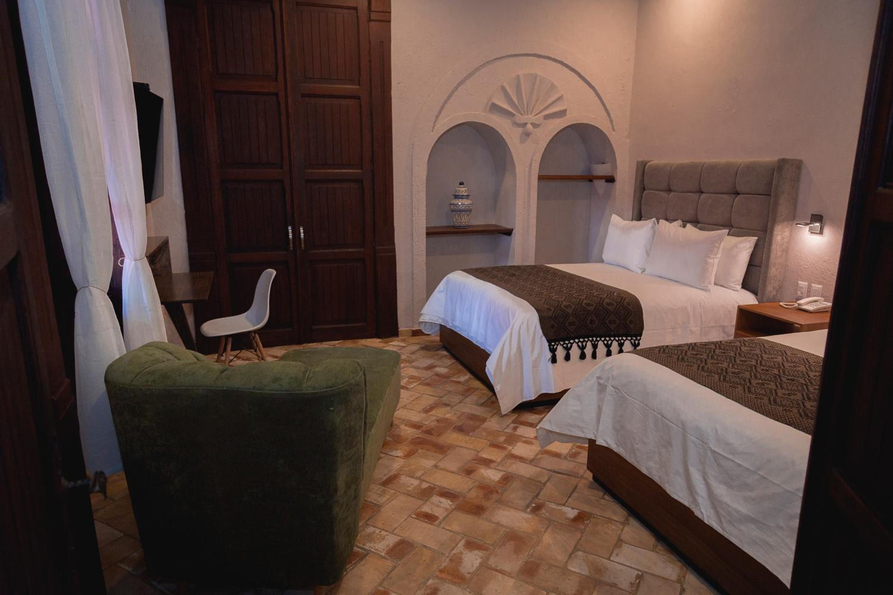 Deluxe Double Room with Two Double Beds - Photo 7