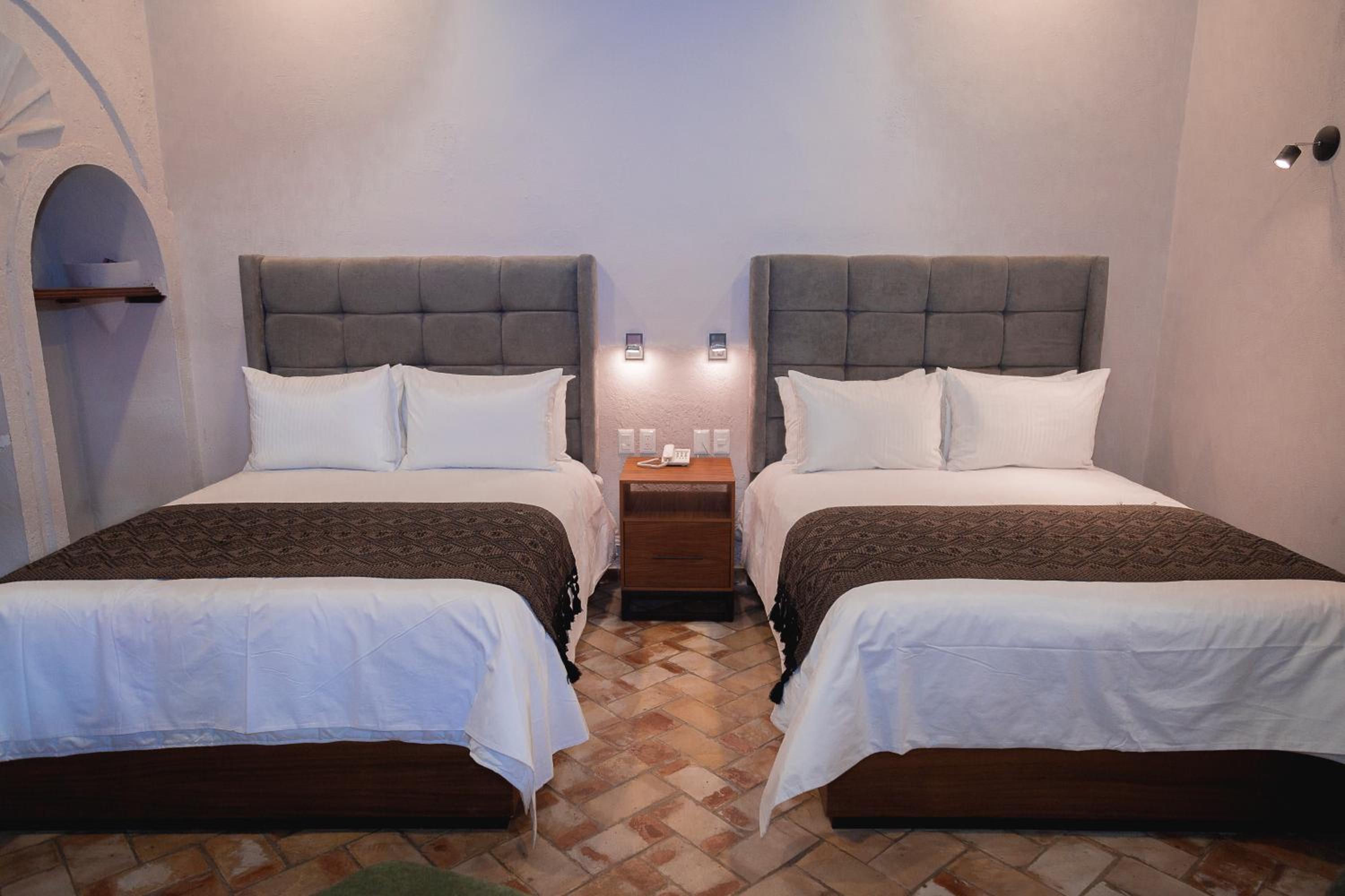 Deluxe Double Room with Two Double Beds - Photo 9