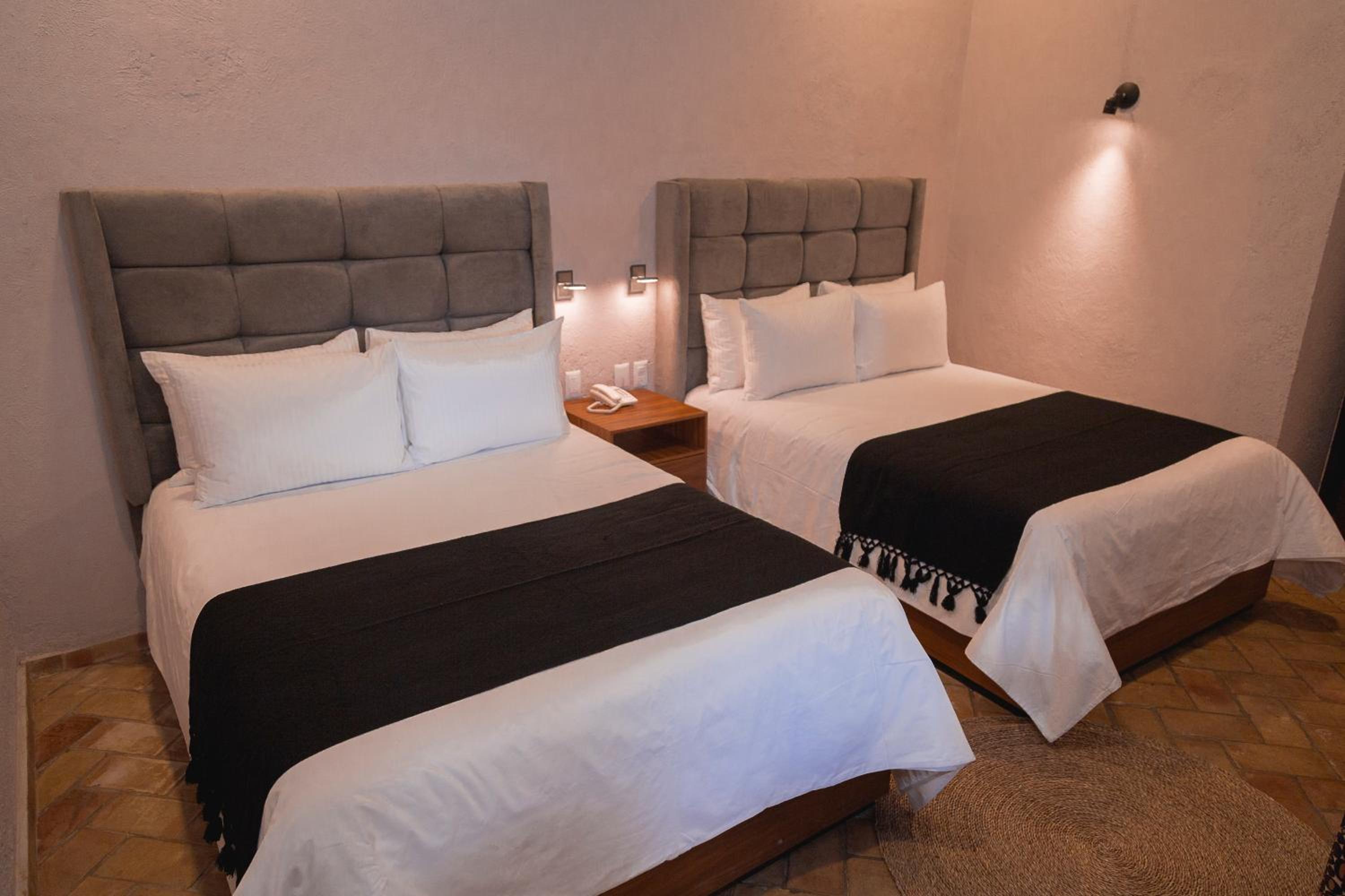 Deluxe Double Room with Two Double Beds - Photo 13