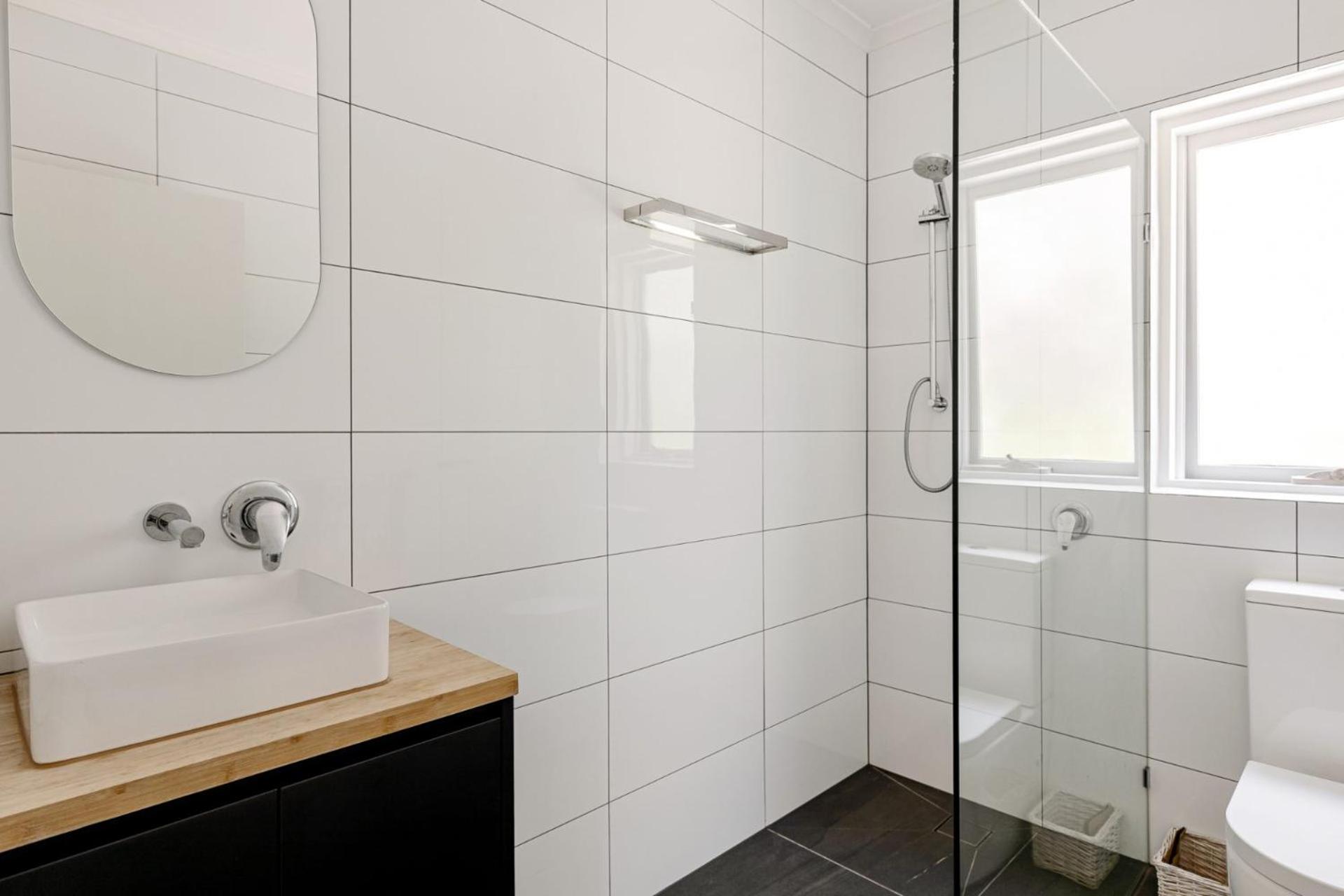 Five-Bedroom House photo 1