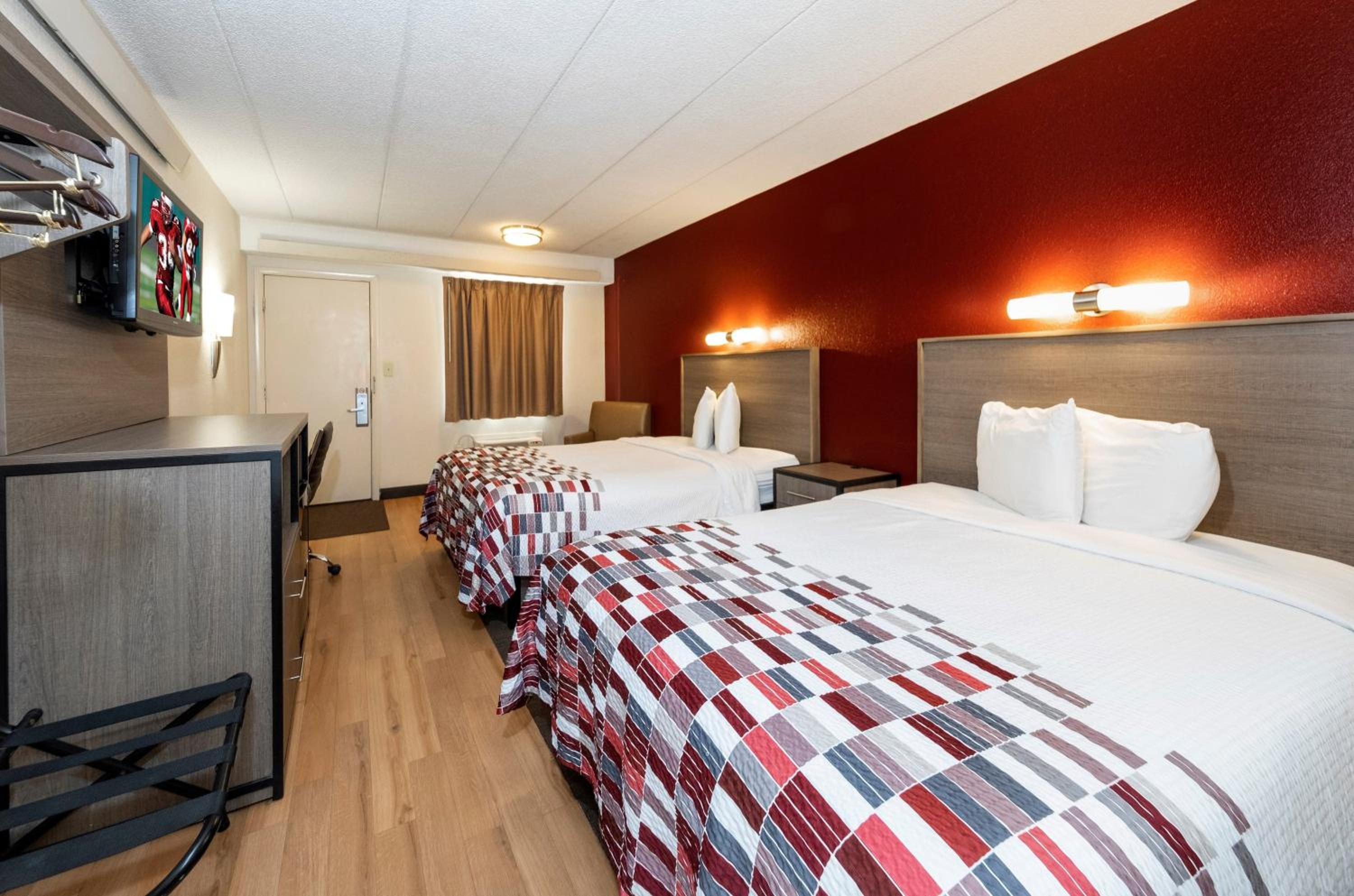 Deluxe Room with Two Double Beds Non-Smoking - Photo 2