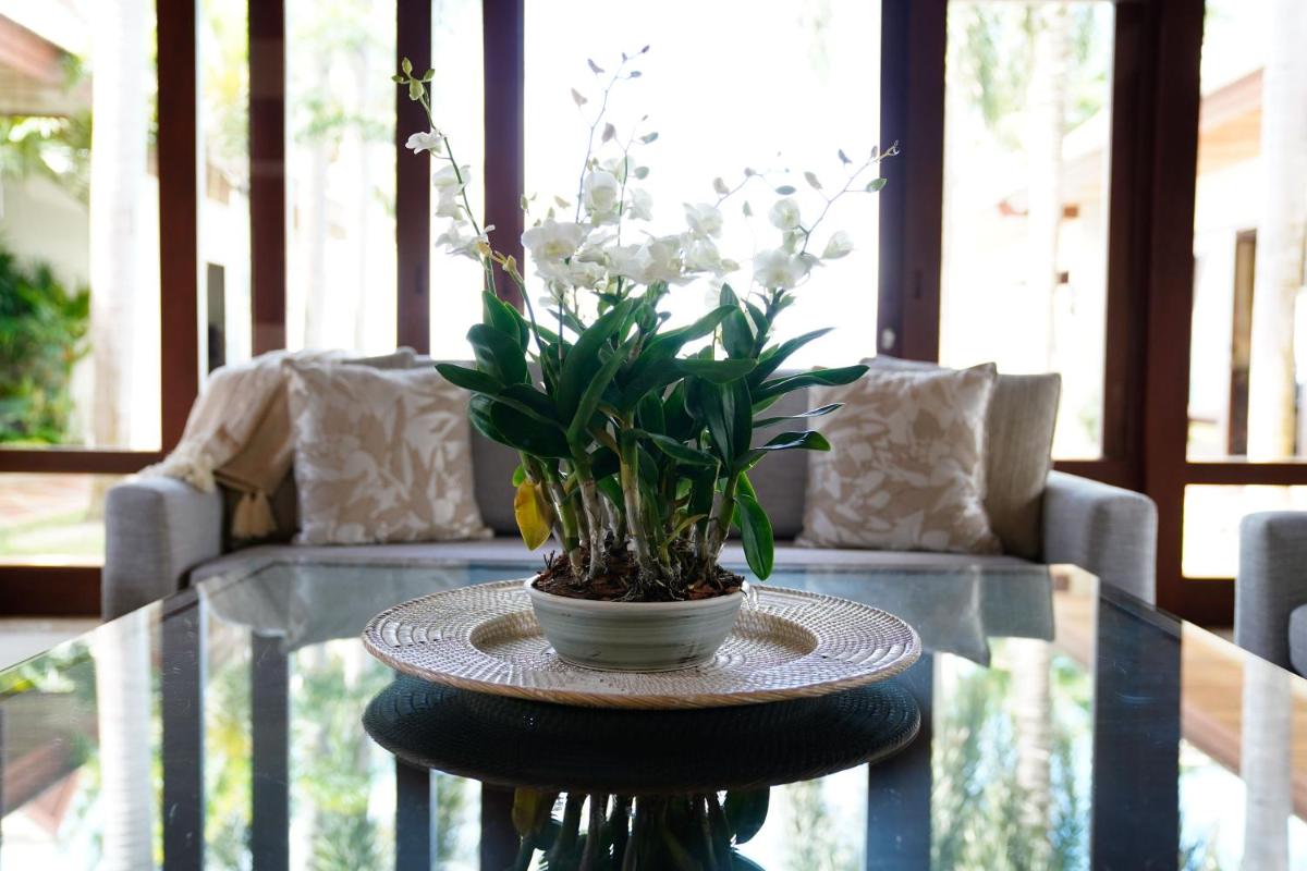 Villa Frangipani - Beachfront Villa photo 3