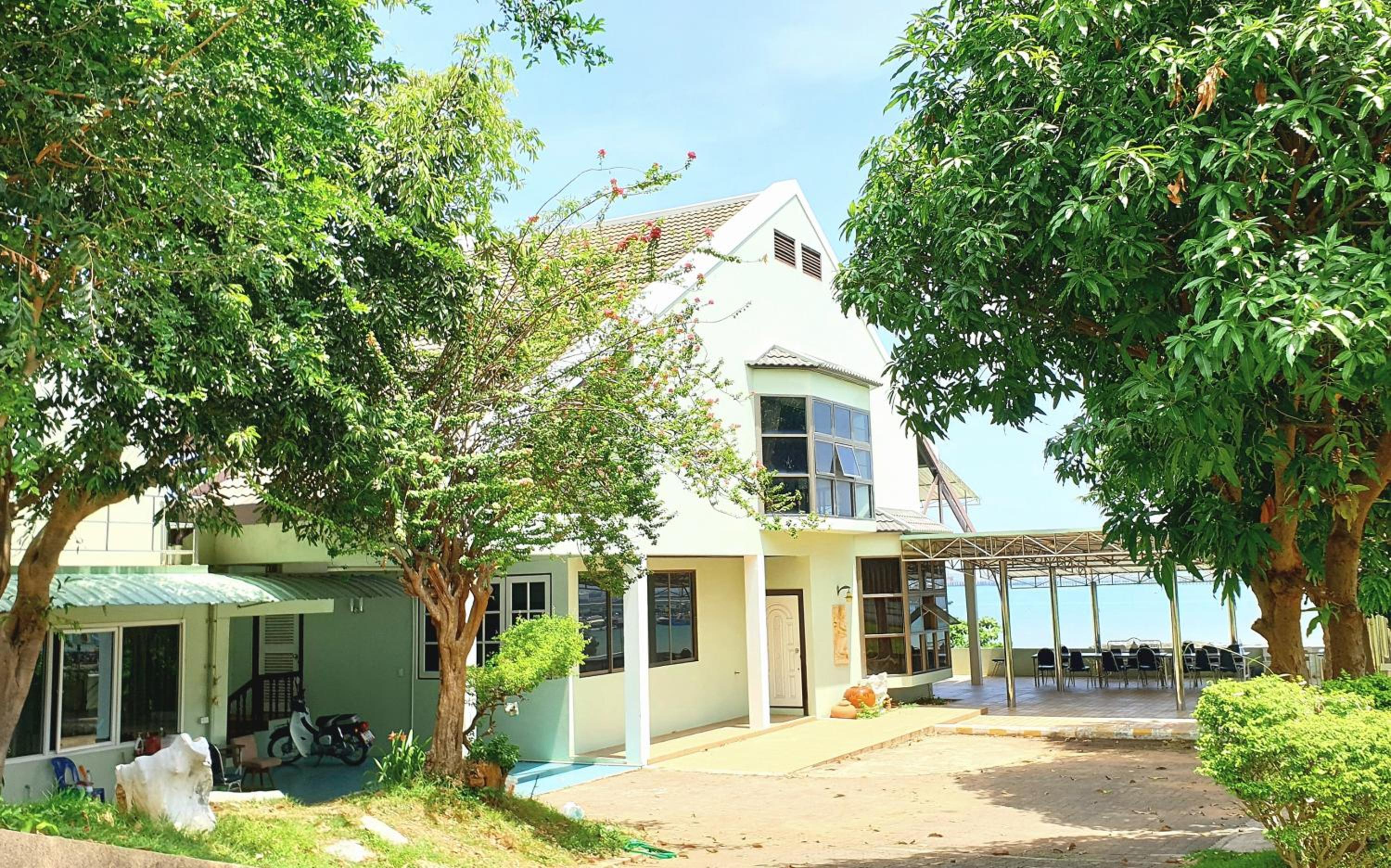 Four-Bedroom House - Photo 3