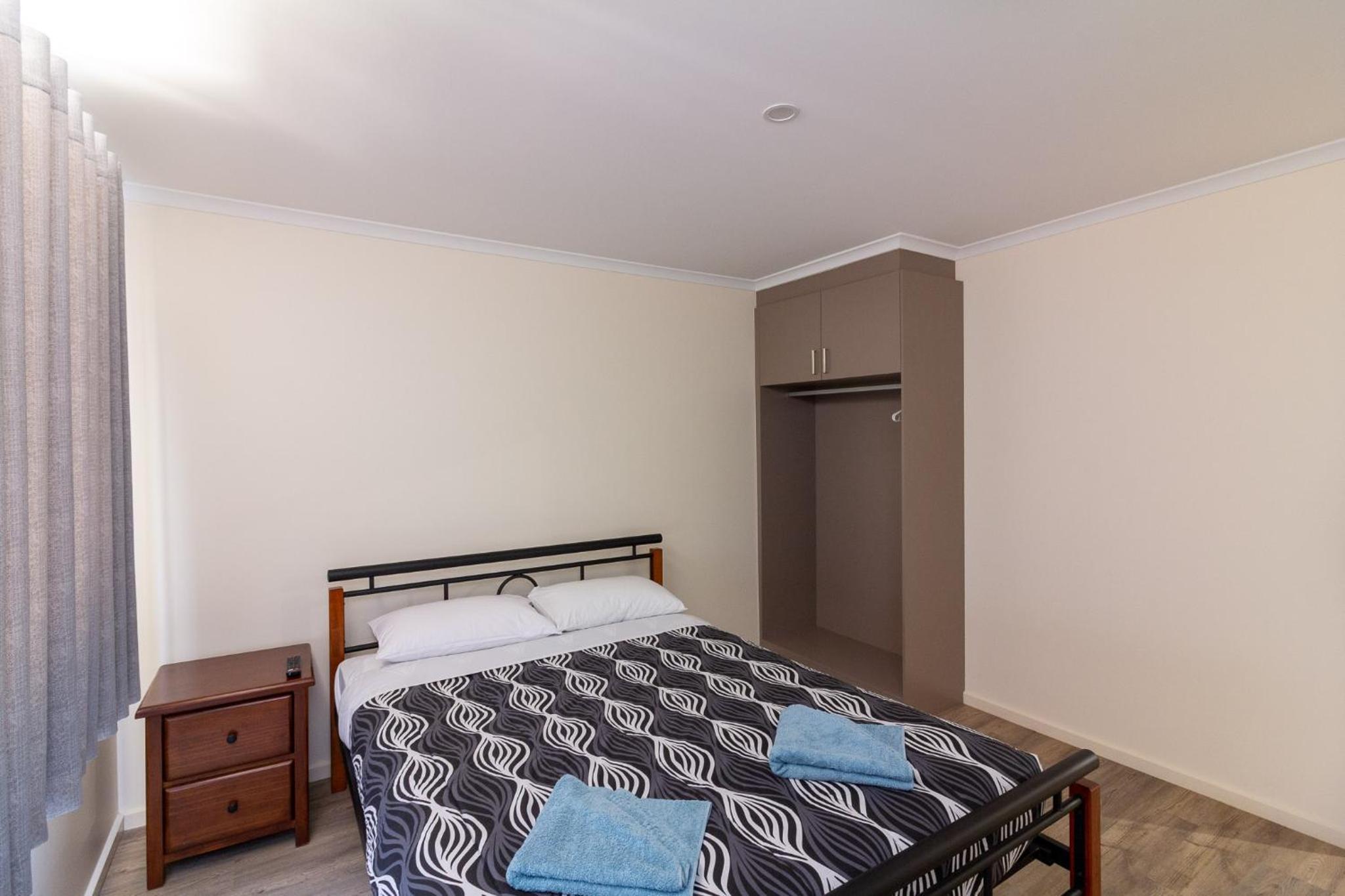 Three-Bedroom Apartment - Photo 6