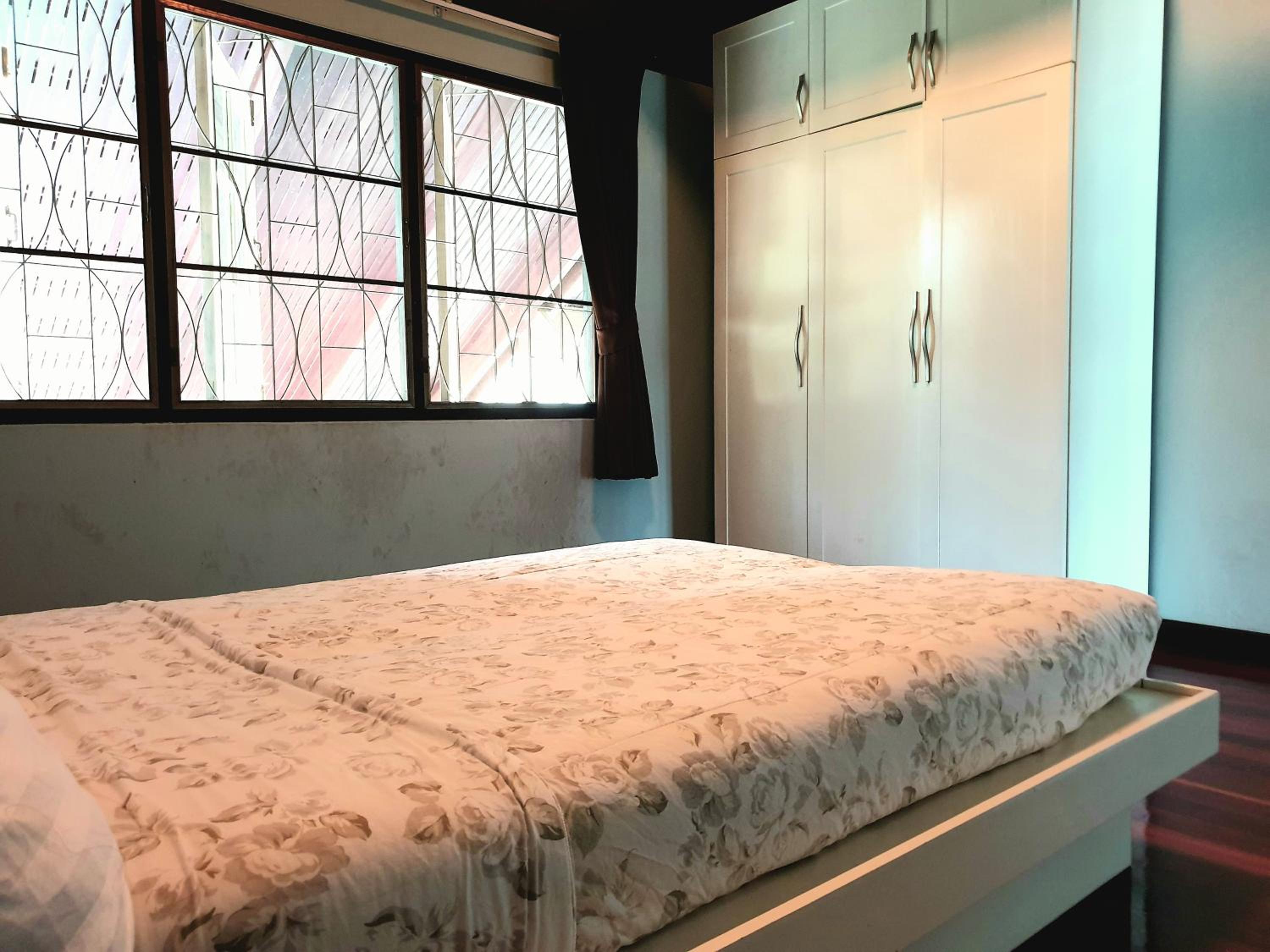 Four-Bedroom House - Photo 7