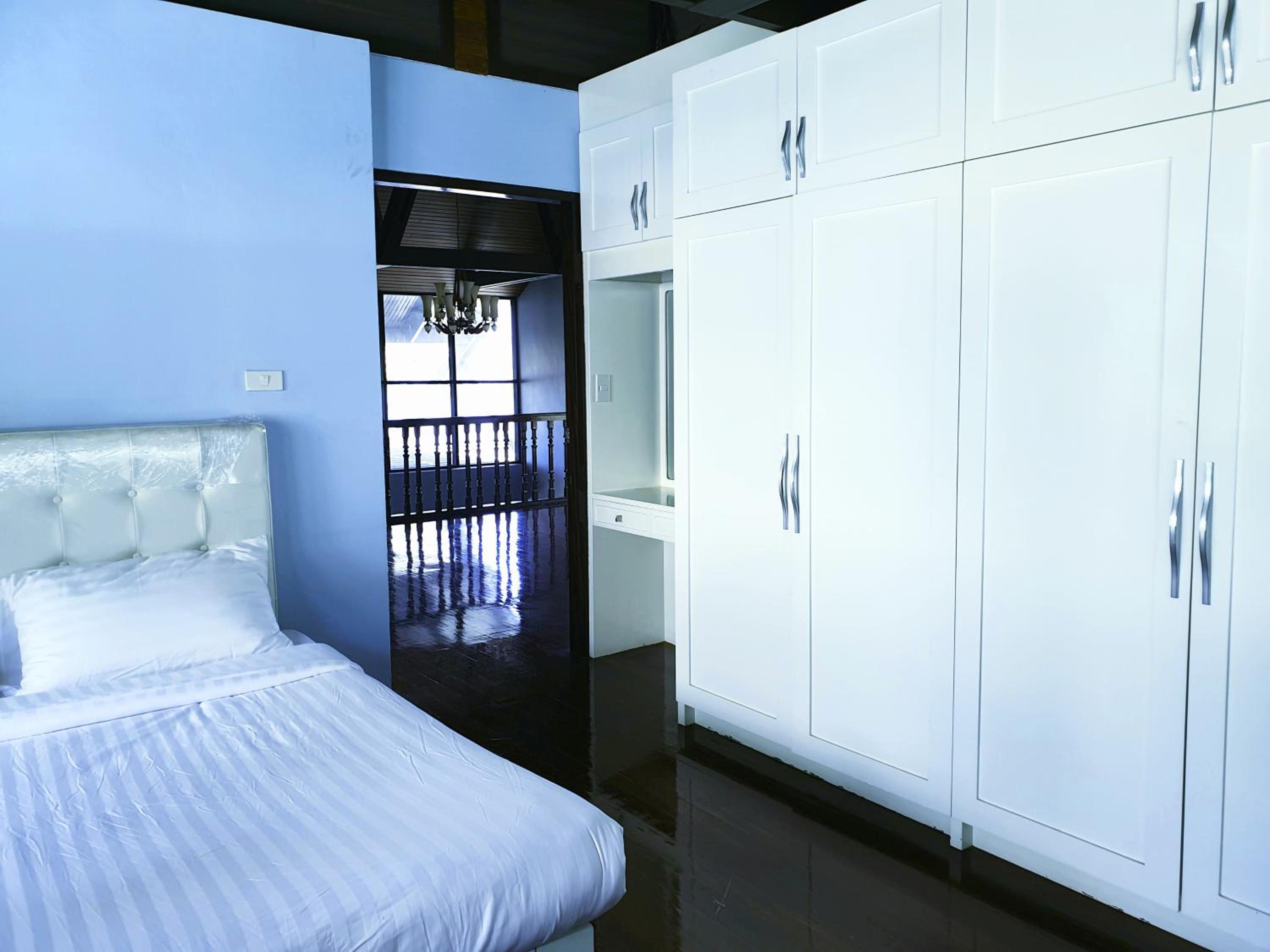 Four-Bedroom House - Photo 8
