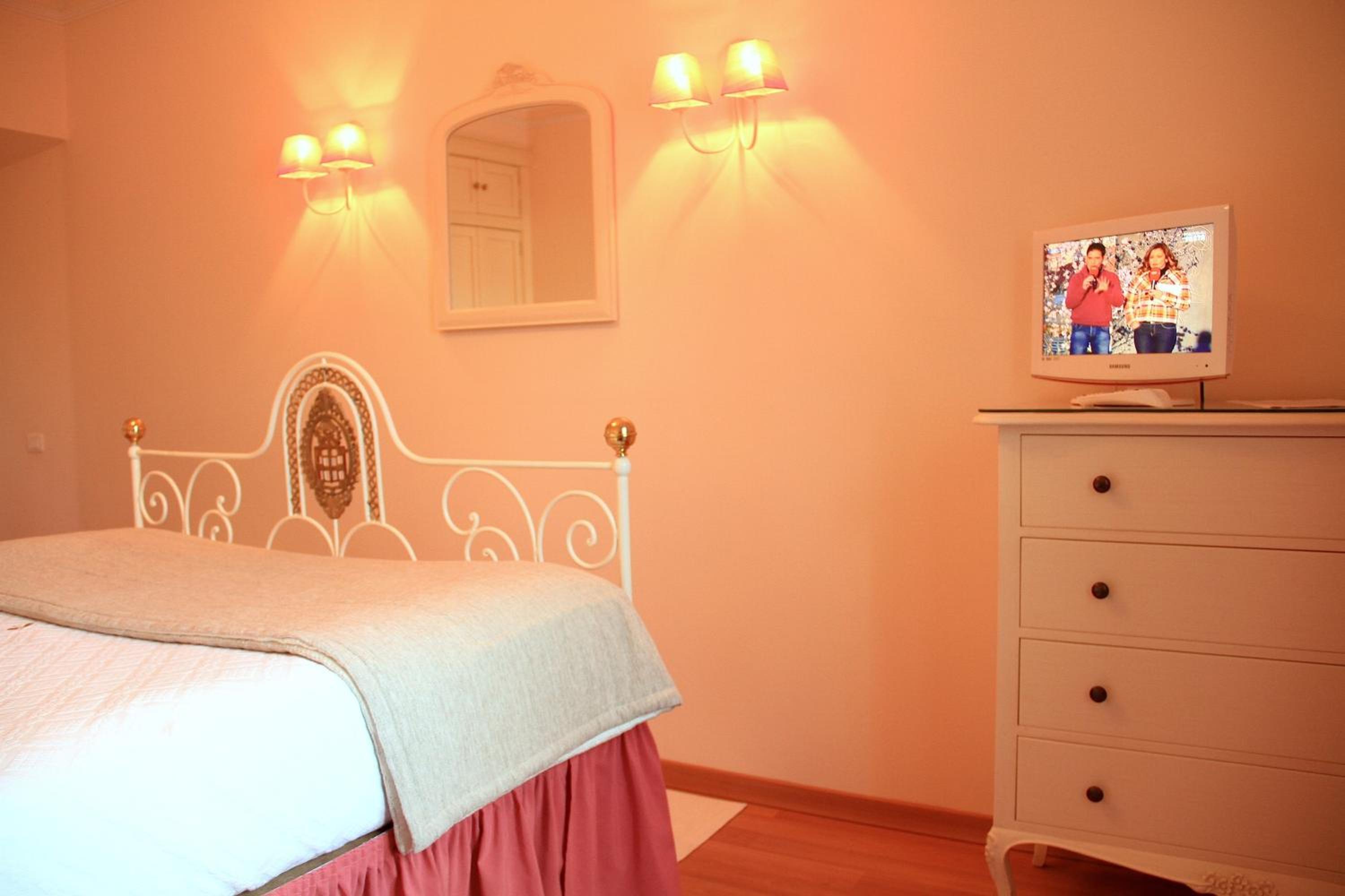 Twin Room - Photo 8