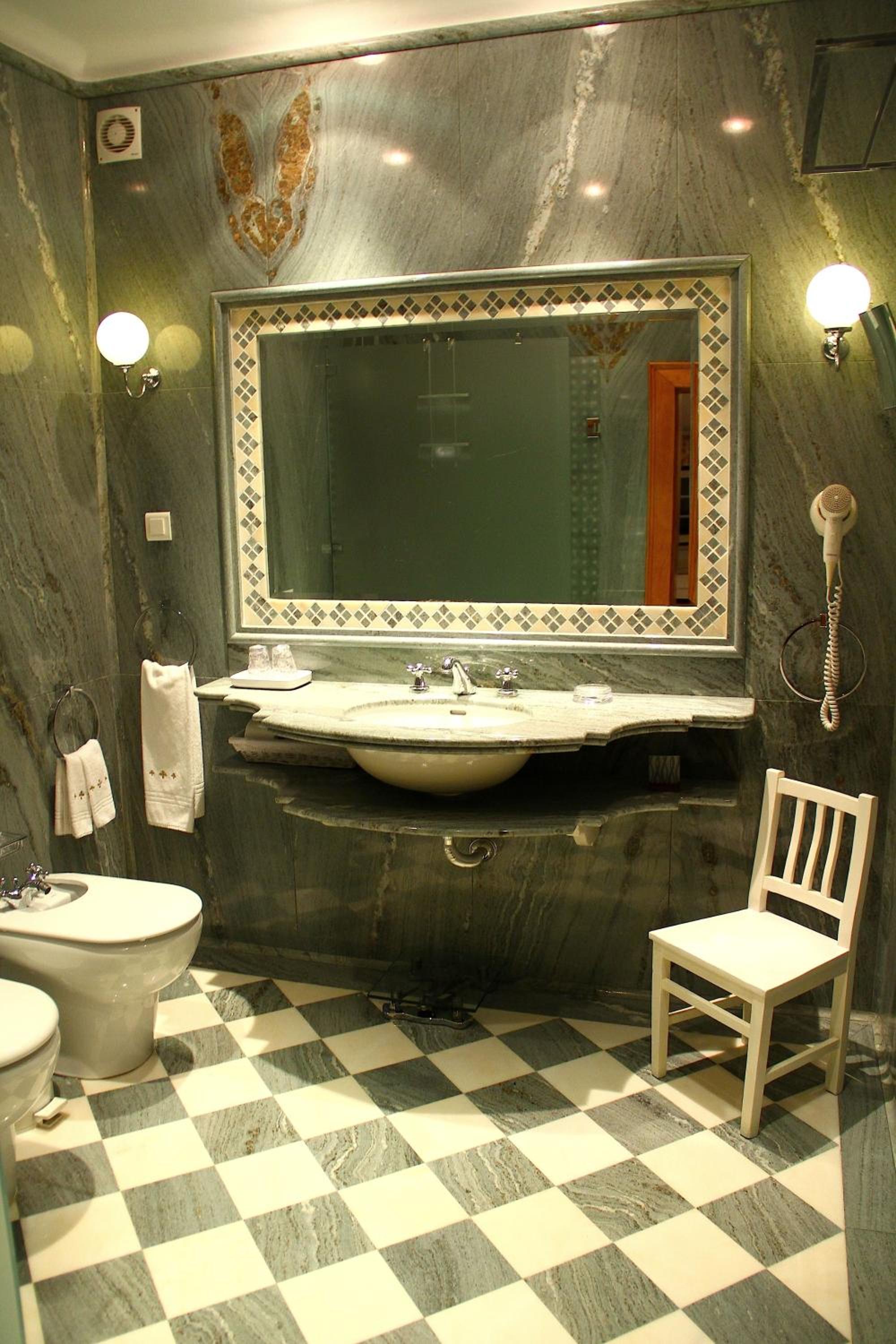 Twin Room - Photo 5