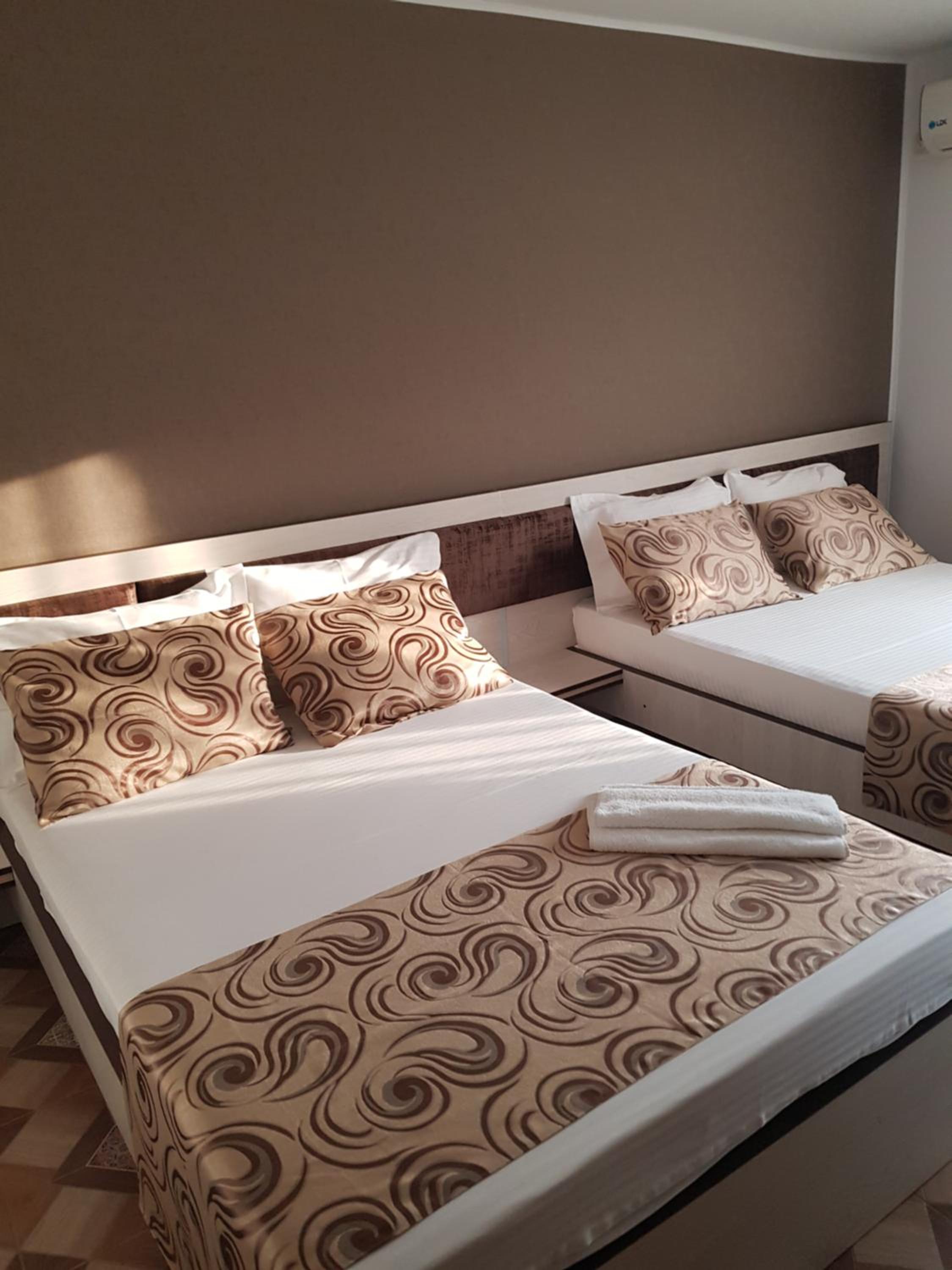 Quadruple Room with Private Bathroom photo 2