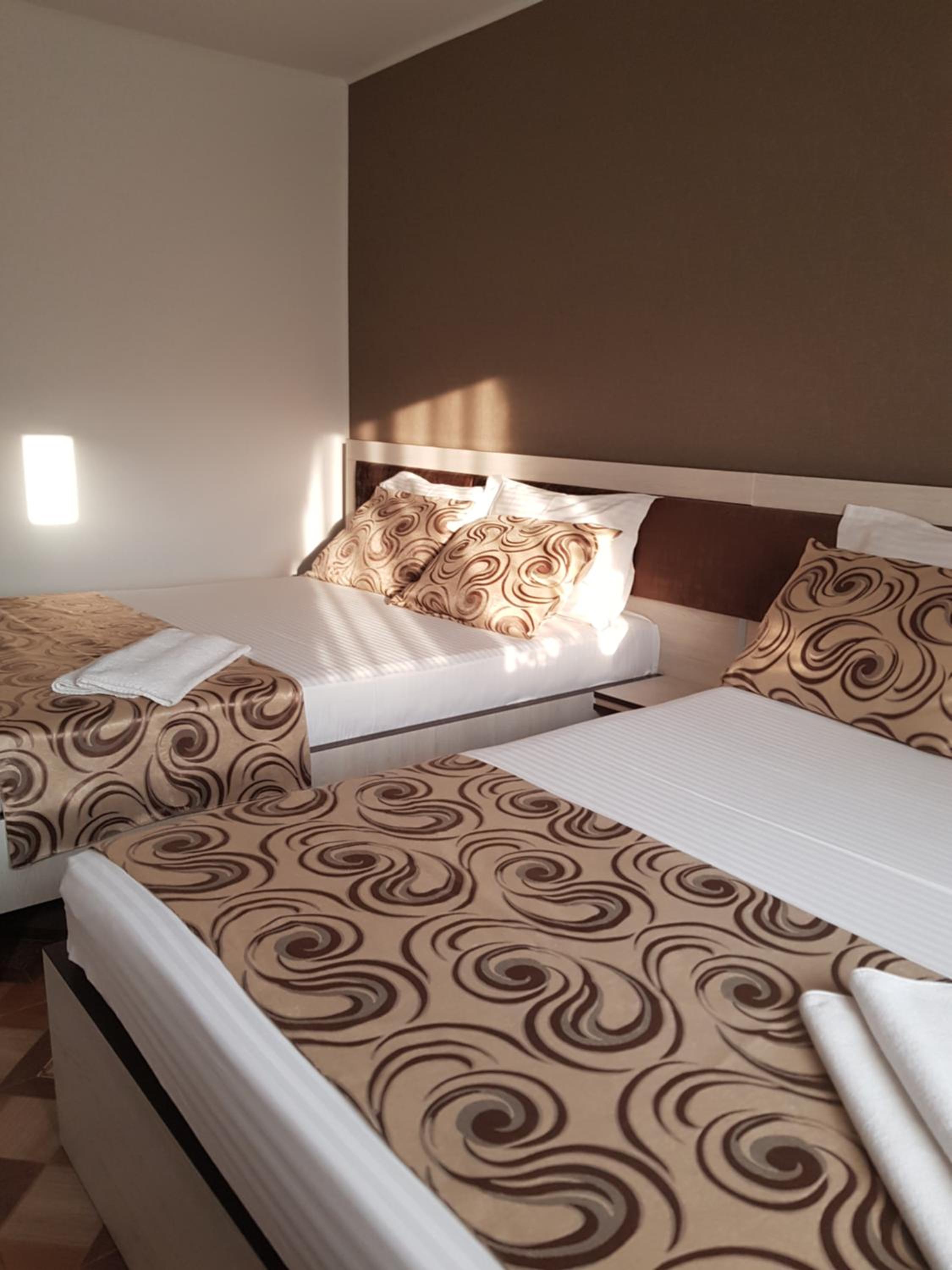Quadruple Room with Private Bathroom photo 3