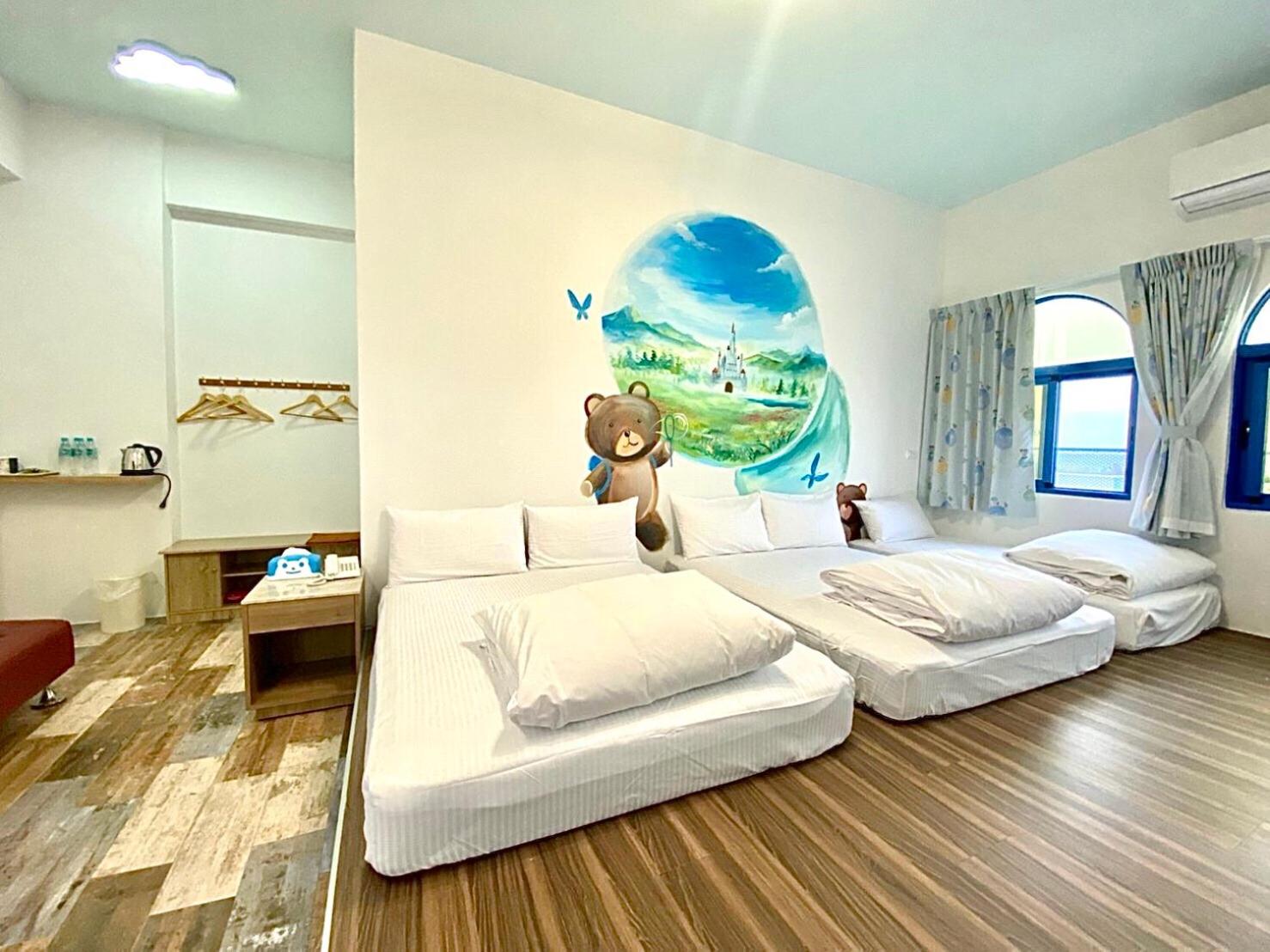 Family Room photo 2
