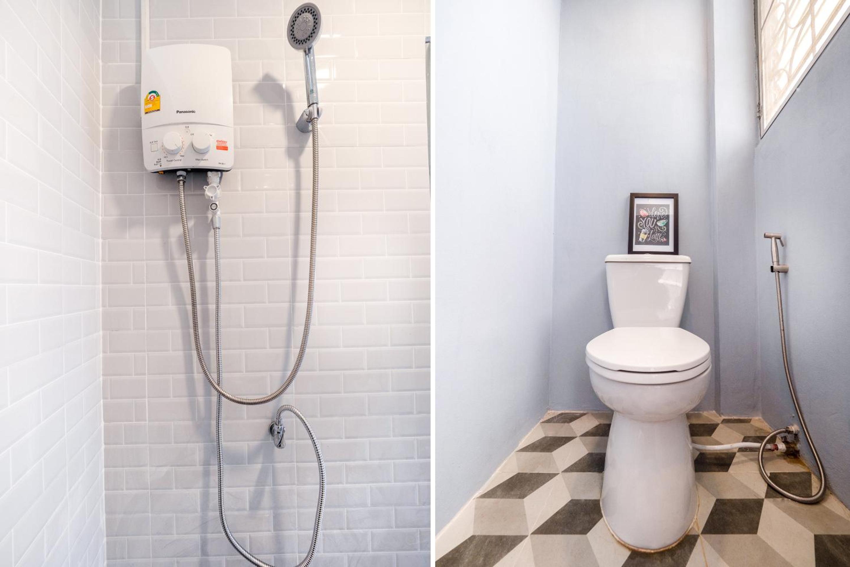 Twin Room with Shared Bathroom photo 2