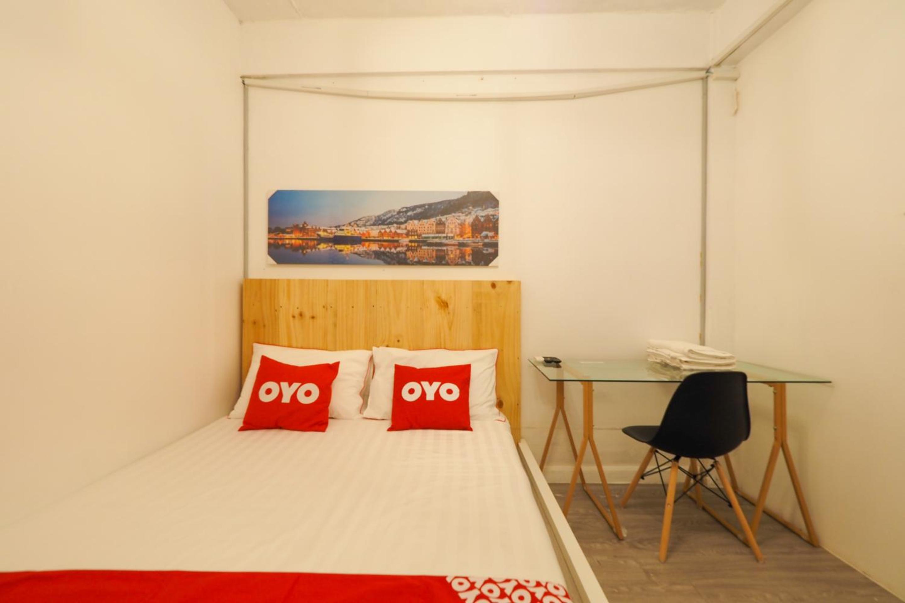 Double Room with Shared Bathroom photo 2