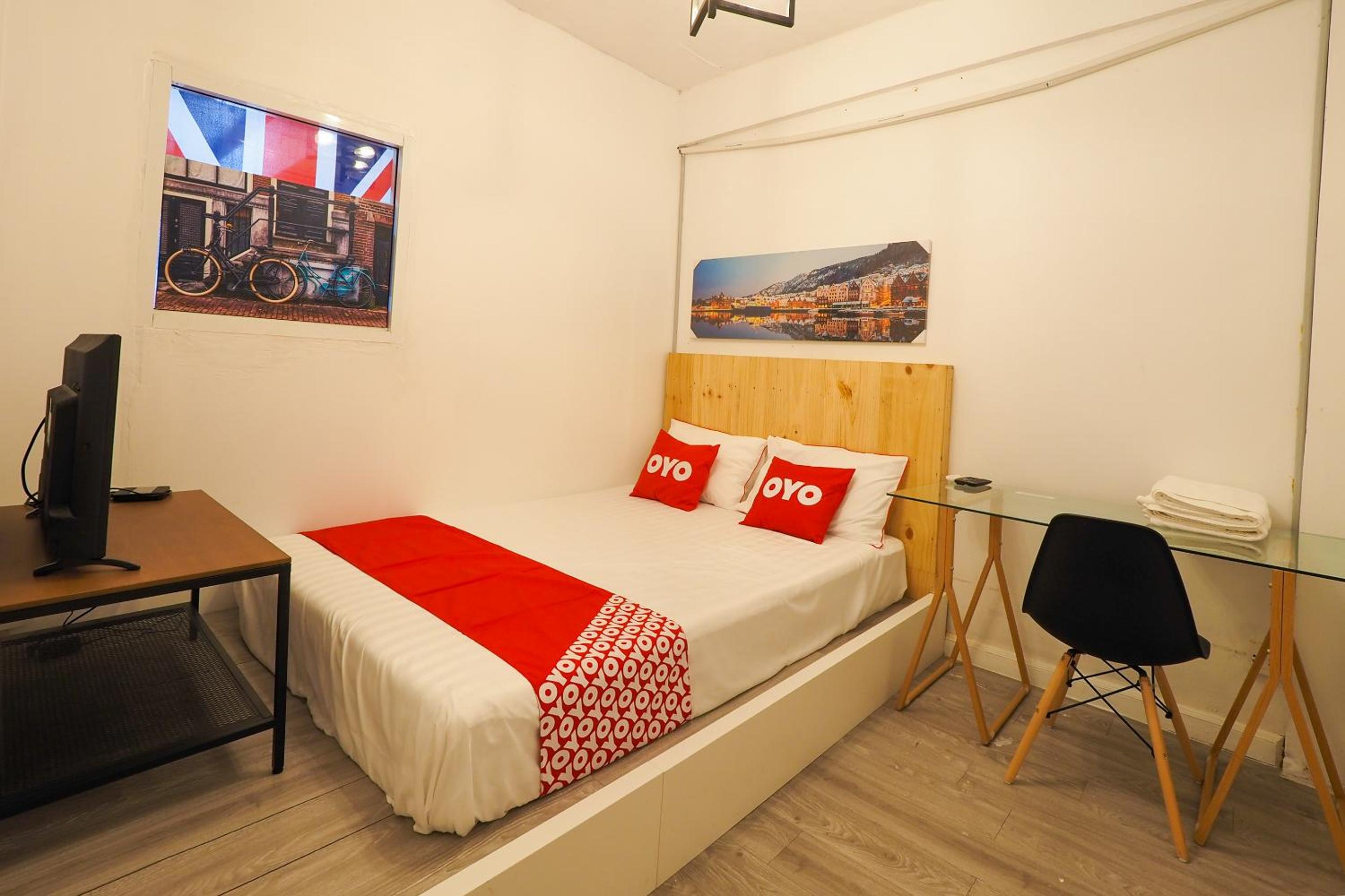 Double Room with Shared Bathroom photo 2