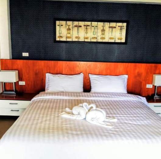 Executive Queen Room with Two Queen Beds - Photo 8