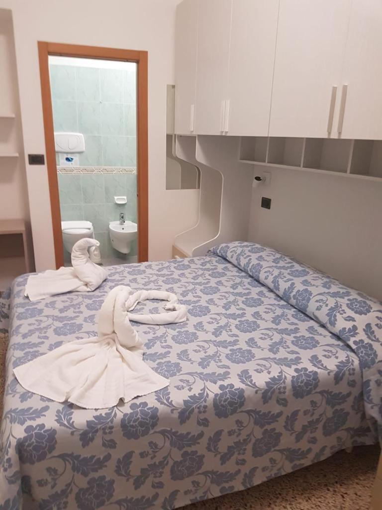 Double Room - Photo 10