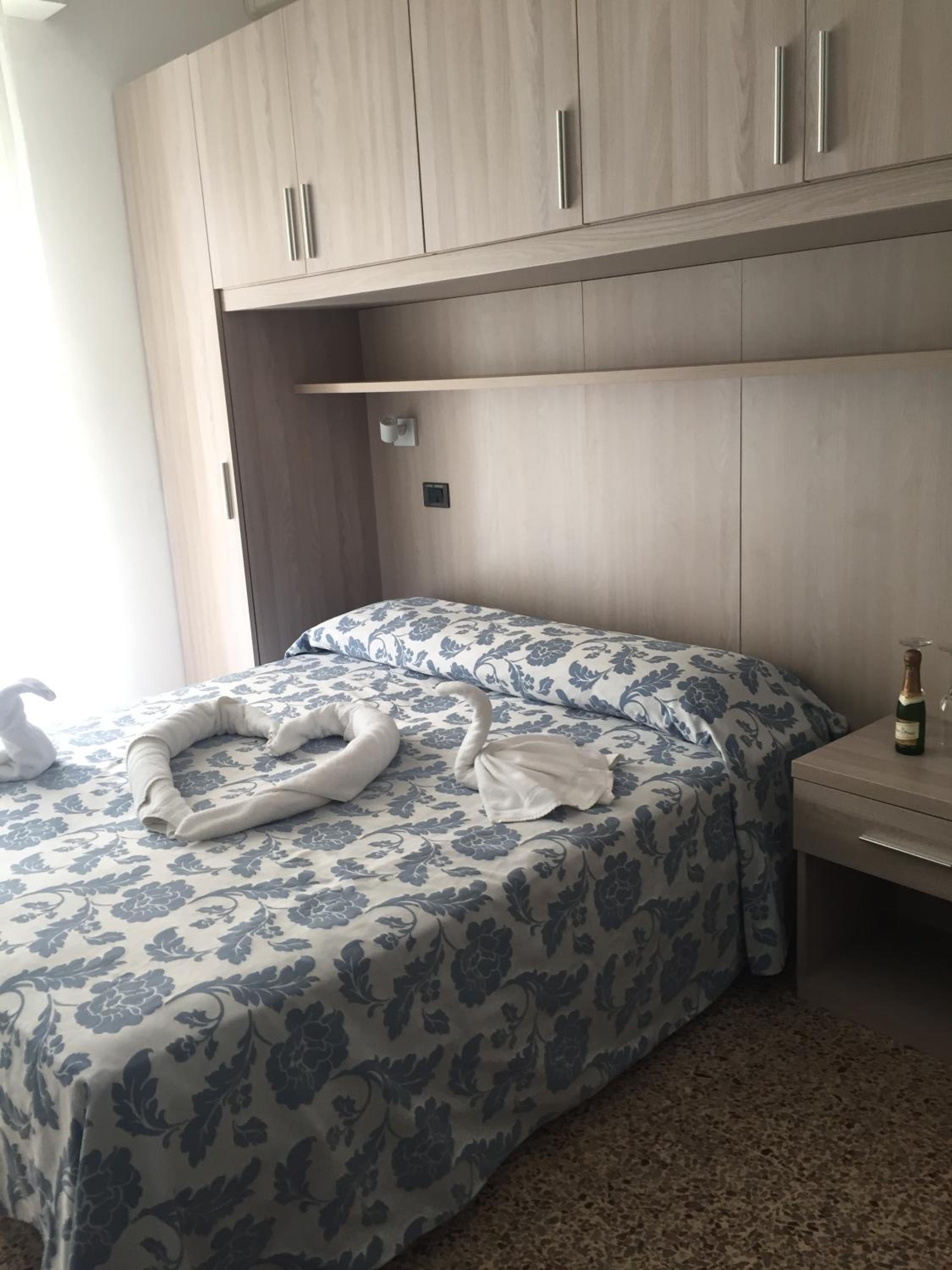 Double Room - Photo 13