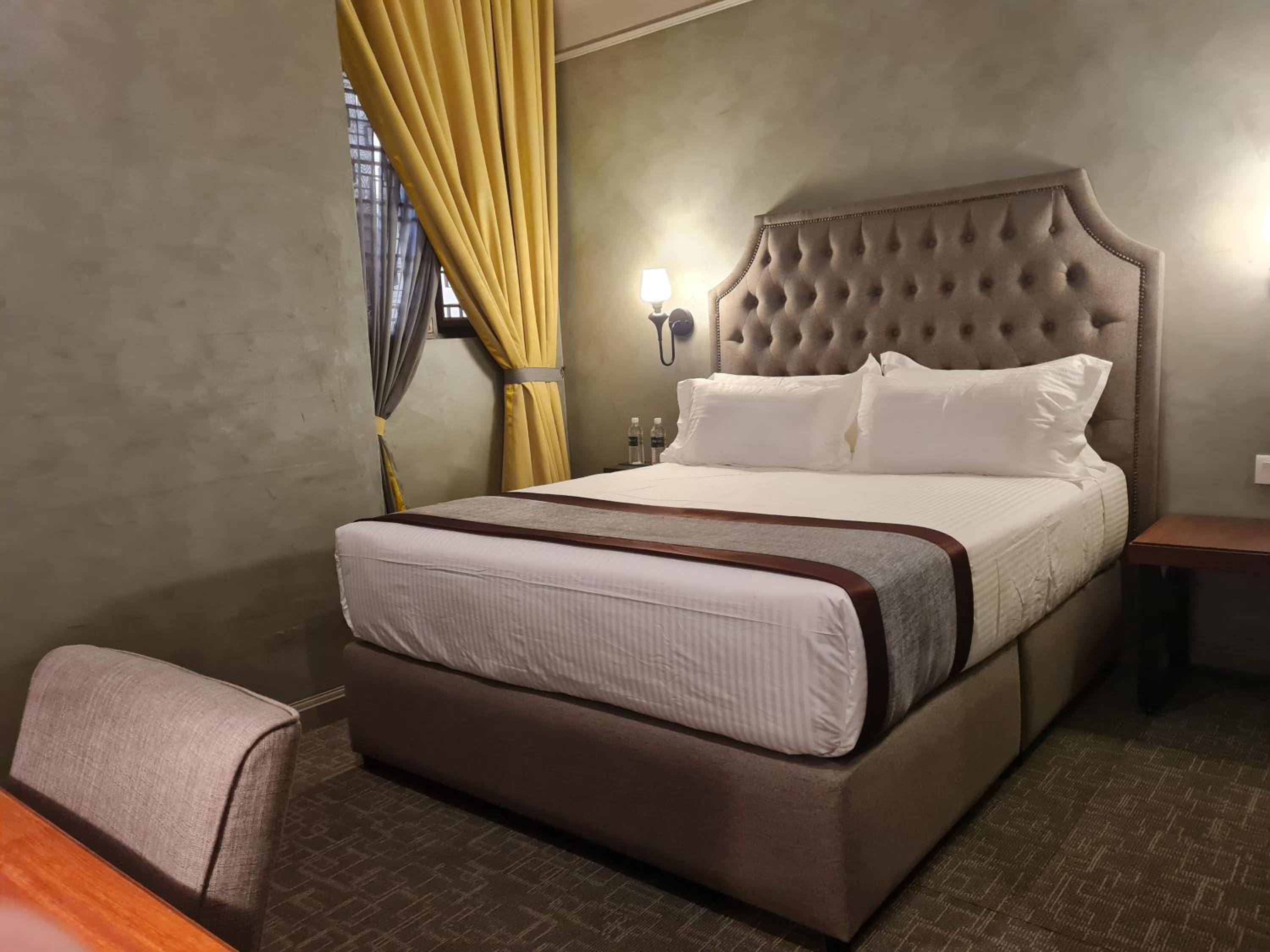 Deluxe Queen Room - Photo 2