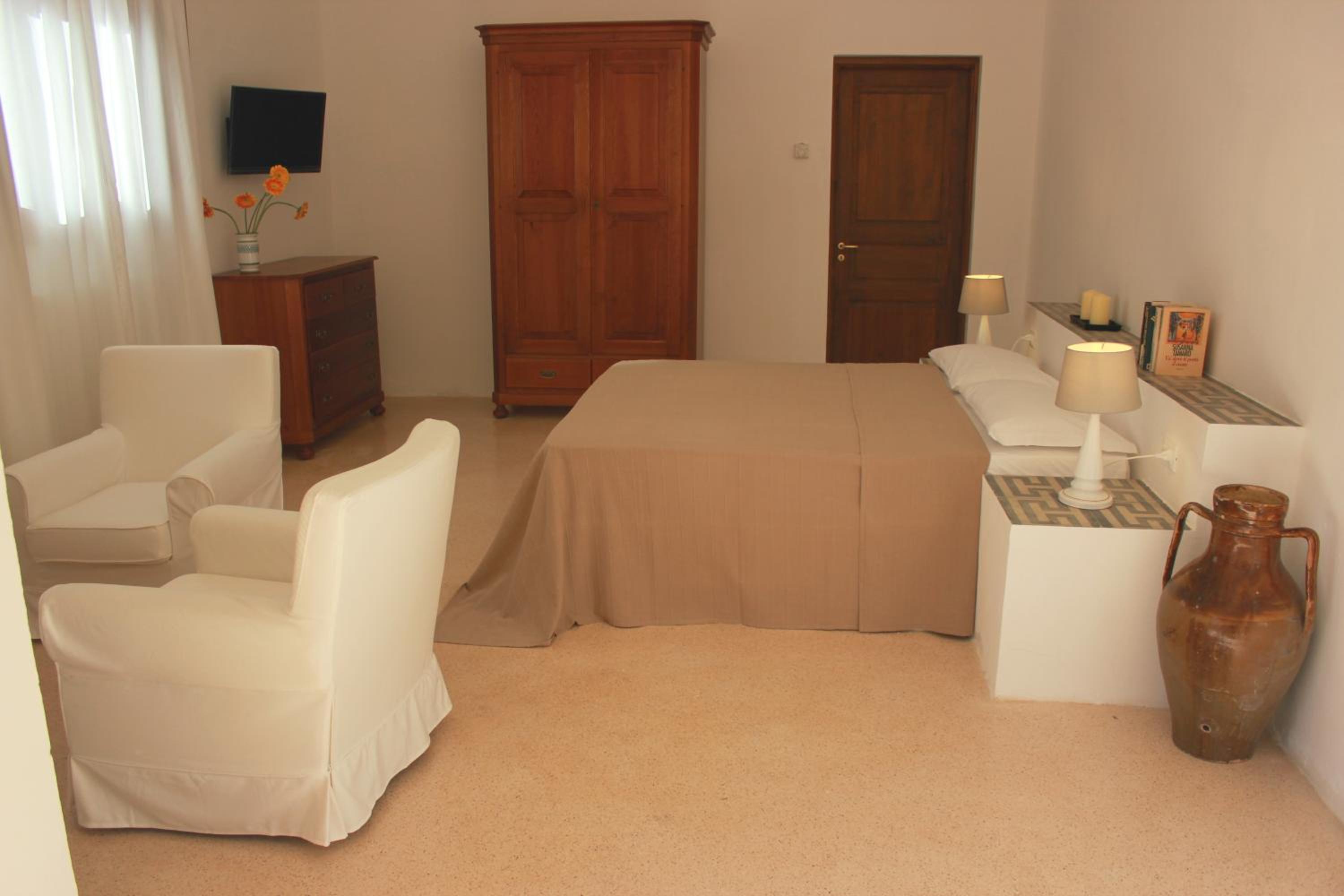 Double Room - Photo 6