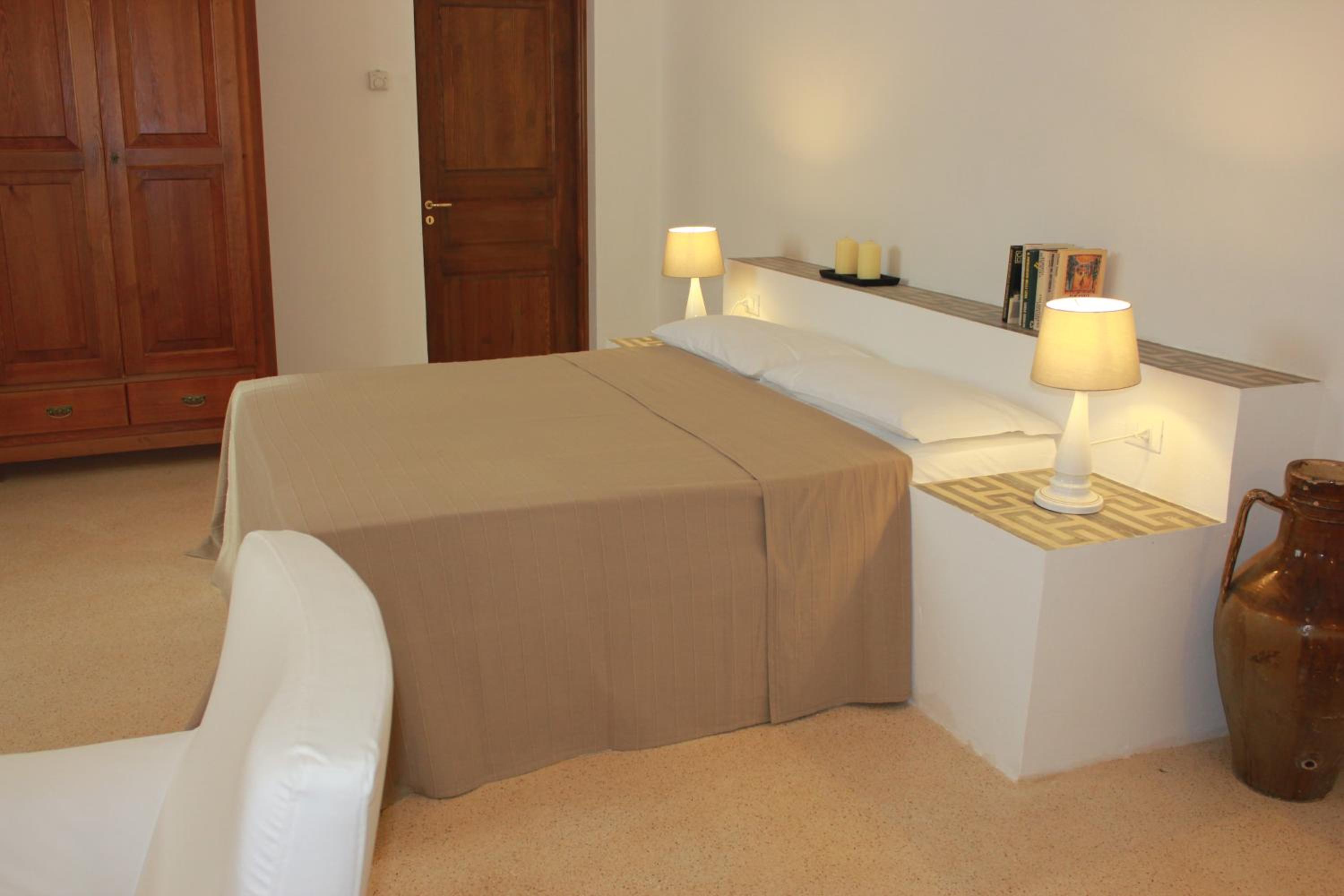 Double Room - Photo 7