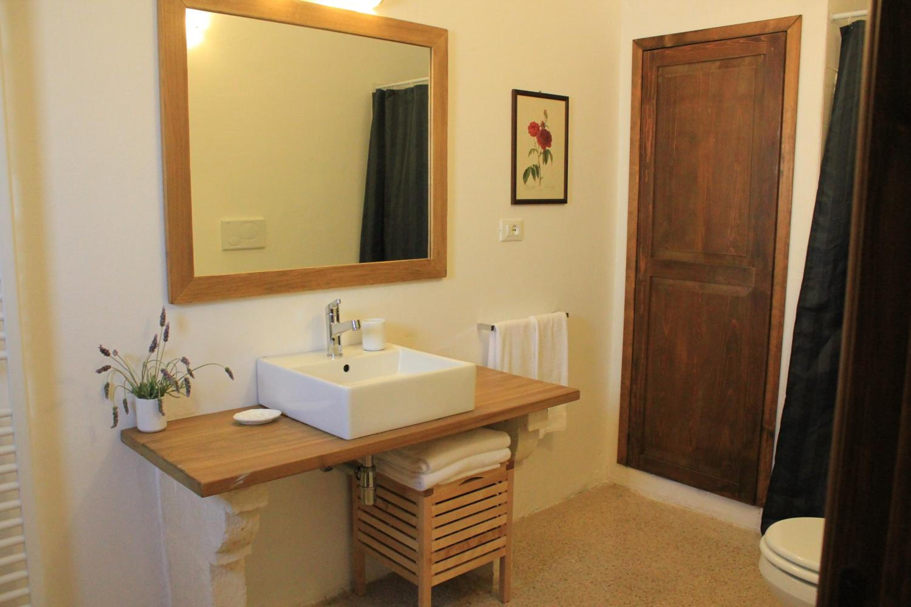 Double Room - Photo 16