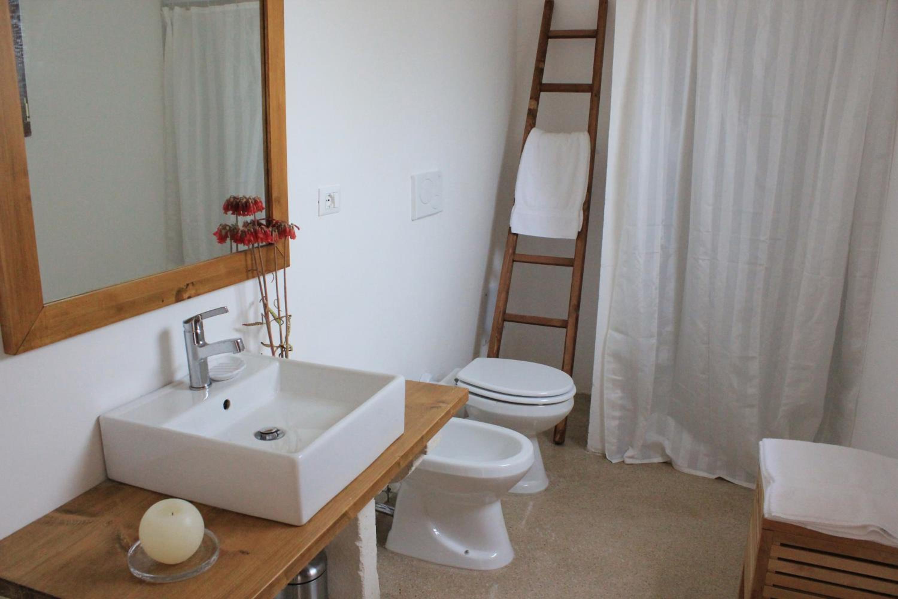 One-Bedroom Apartment - Photo 3