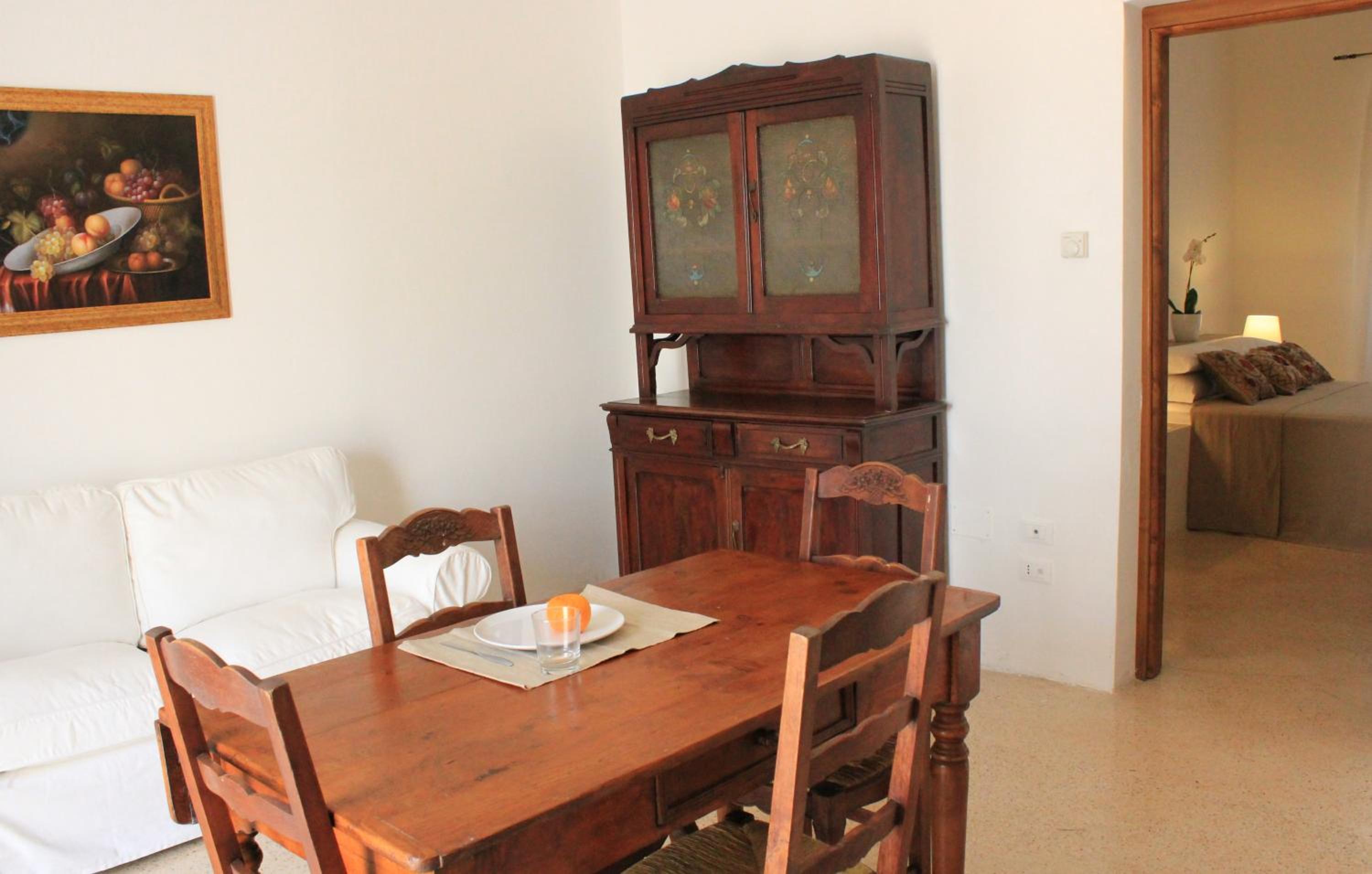 One-Bedroom Apartment - Photo 2