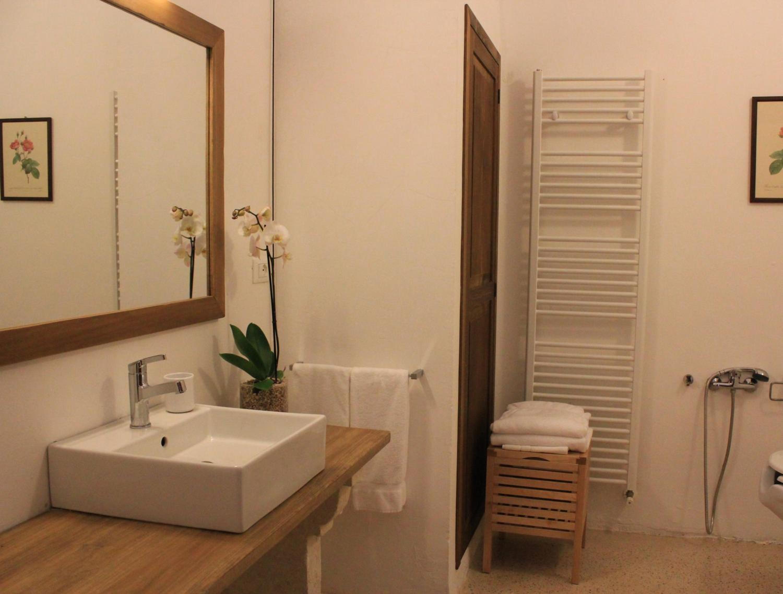 One-Bedroom Apartment - Photo 5