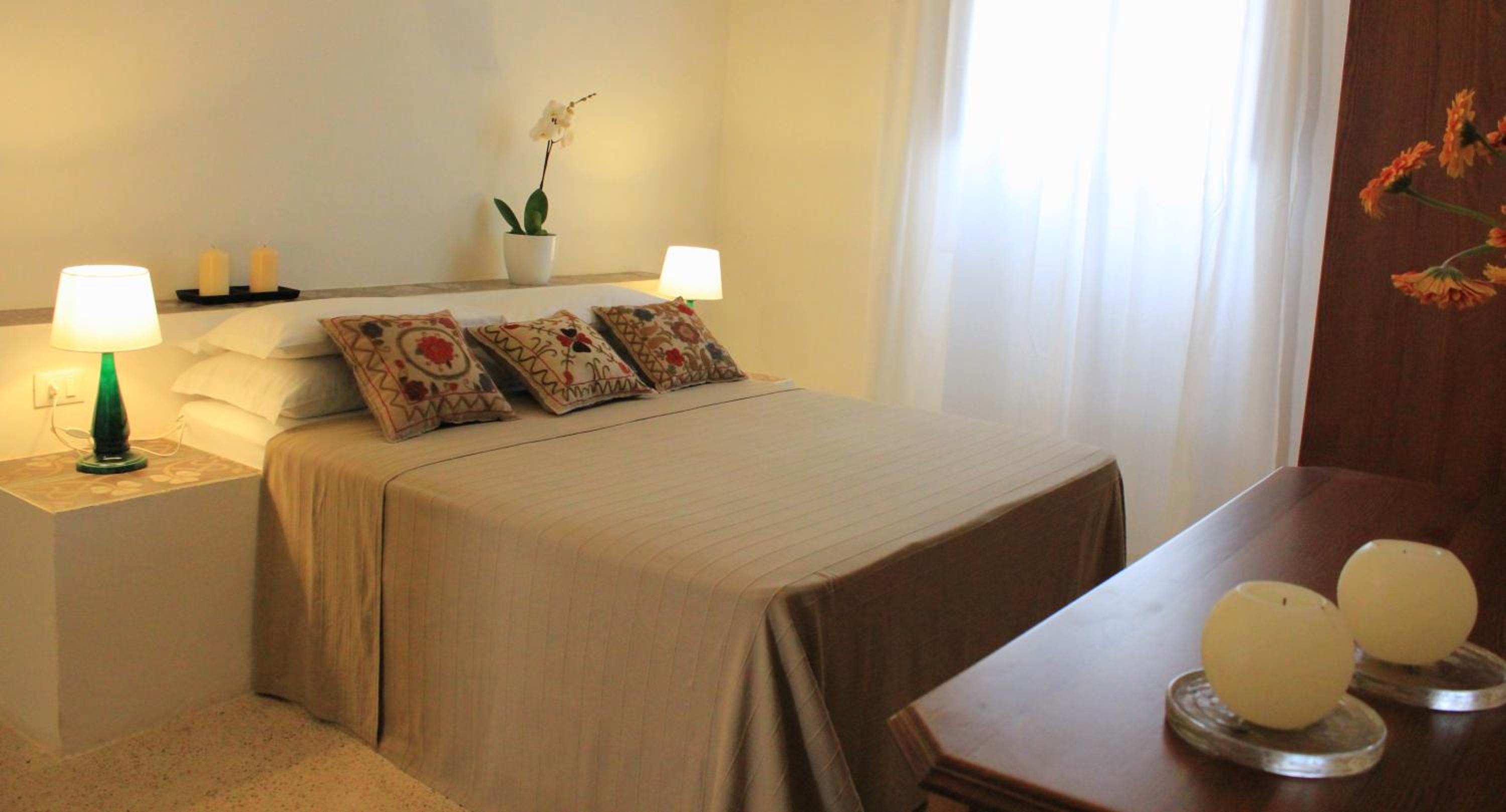 One-Bedroom Apartment - Photo 1