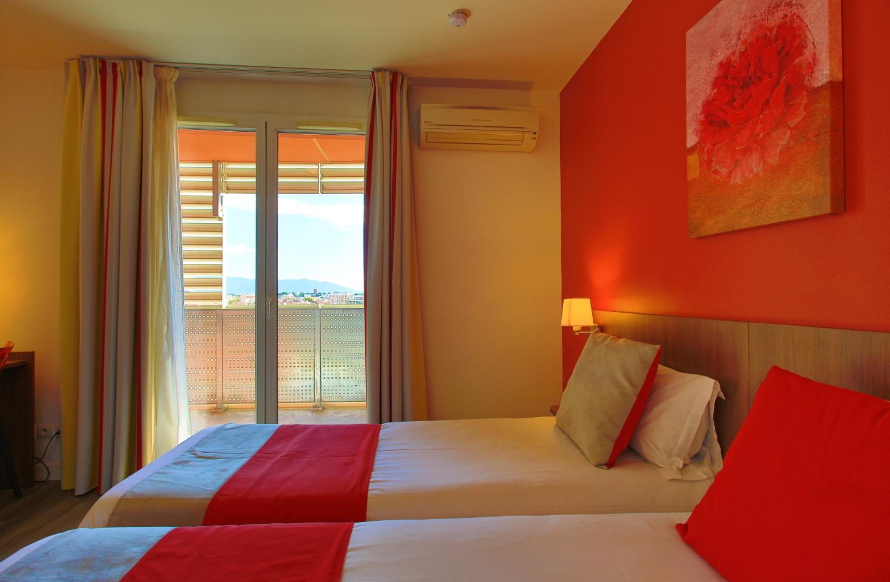 Comfort Studio Twin with Balcony - Photo 1