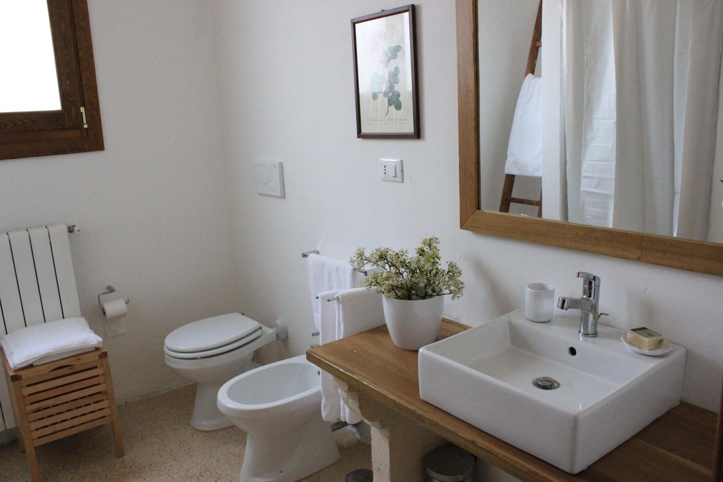 One-Bedroom Apartment - Photo 4