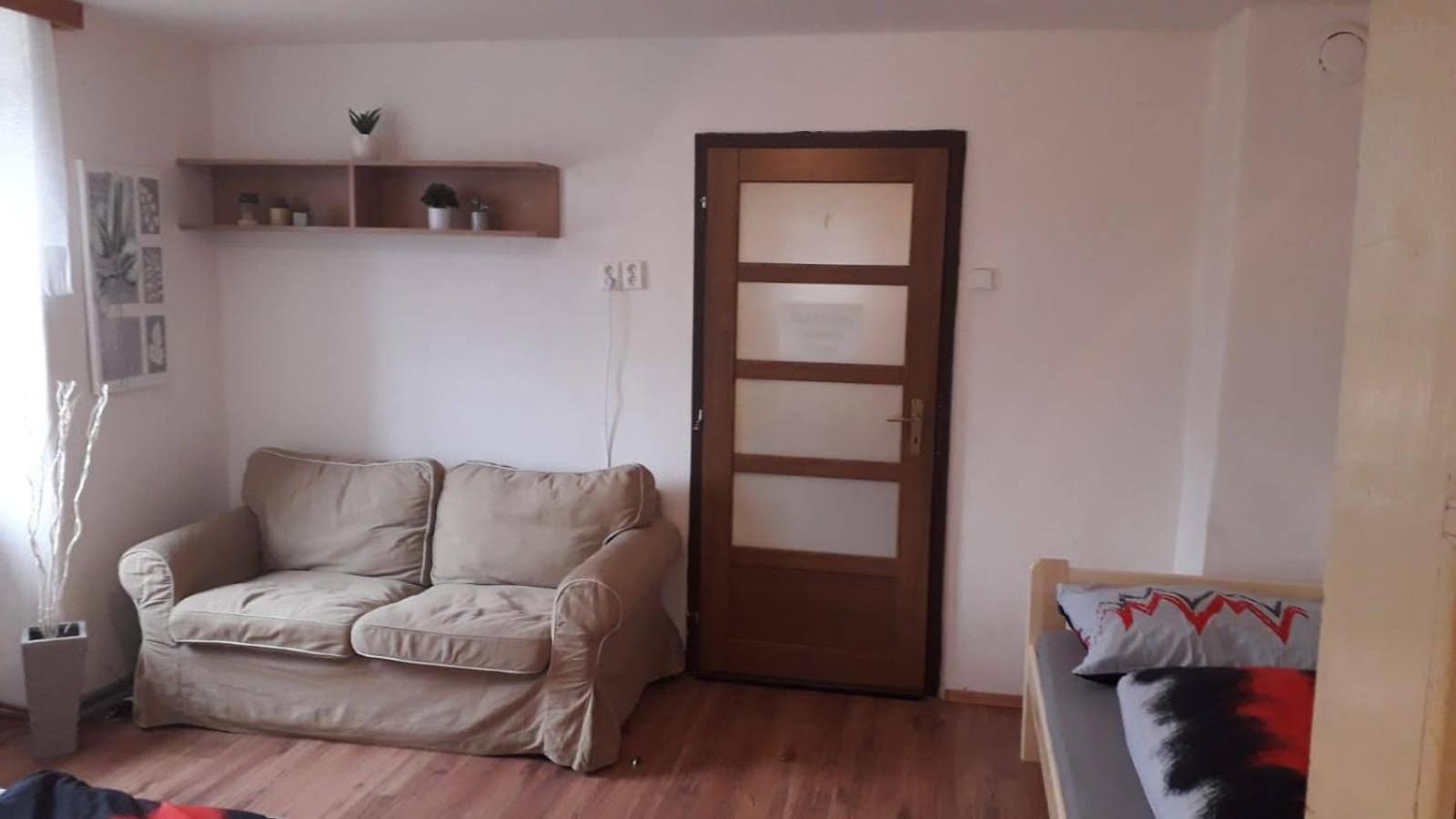 Five-Bedroom House photo 2