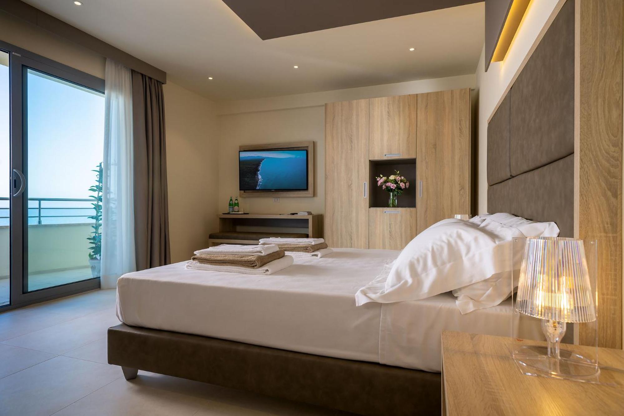 Deluxe Double Room with Sea View