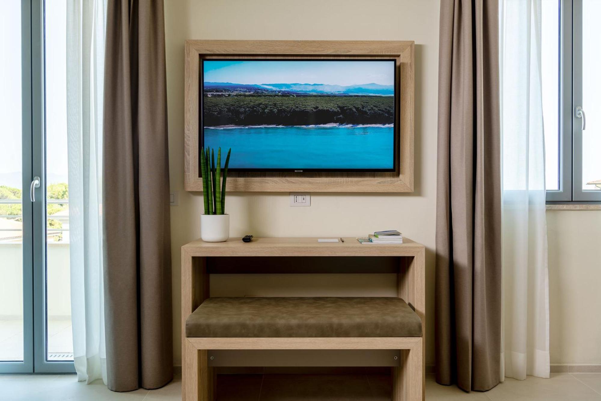 Junior Suite with Balcony - Photo 3