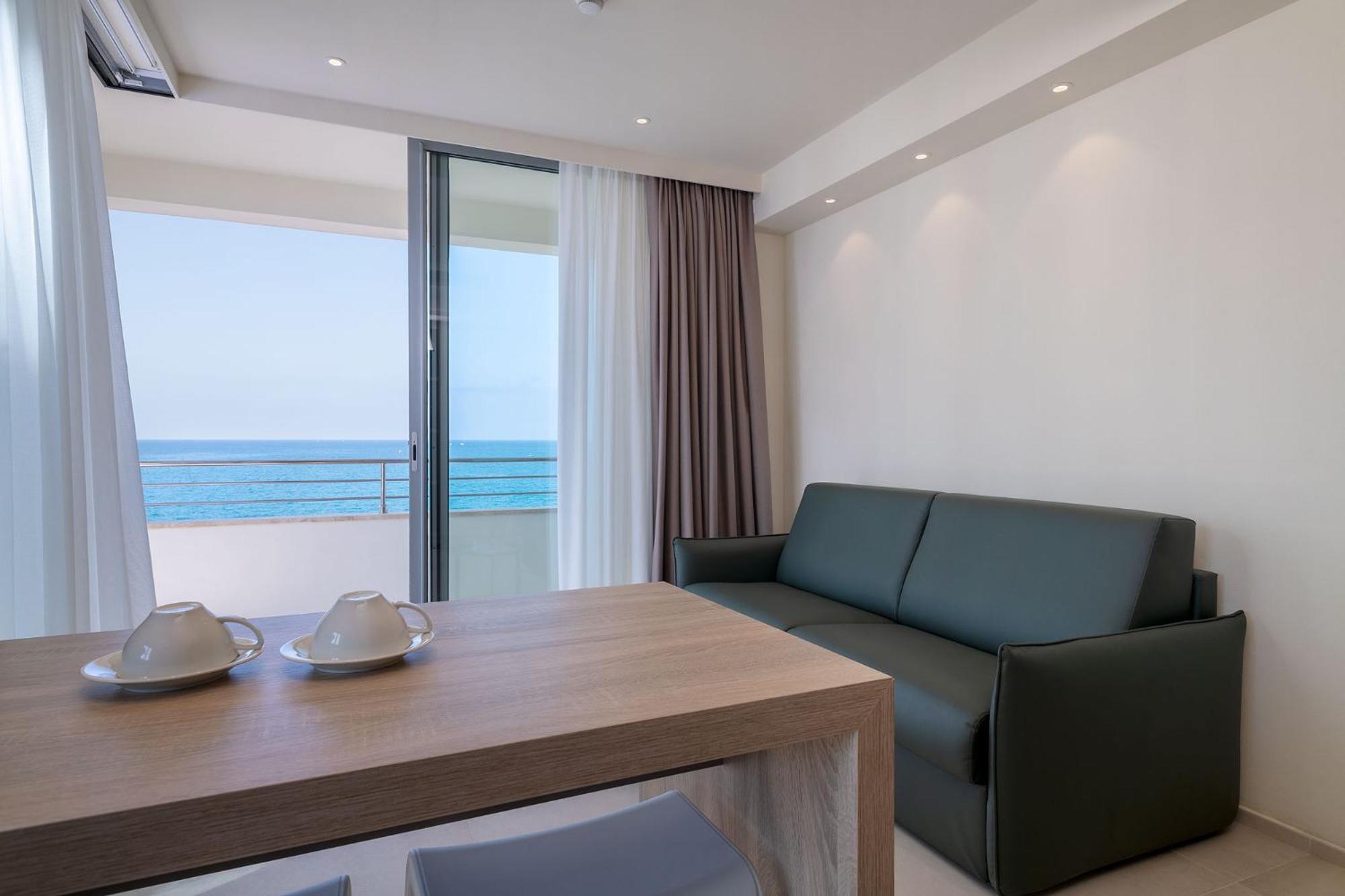 Suite with Sea View and Beach Access - Photo 3