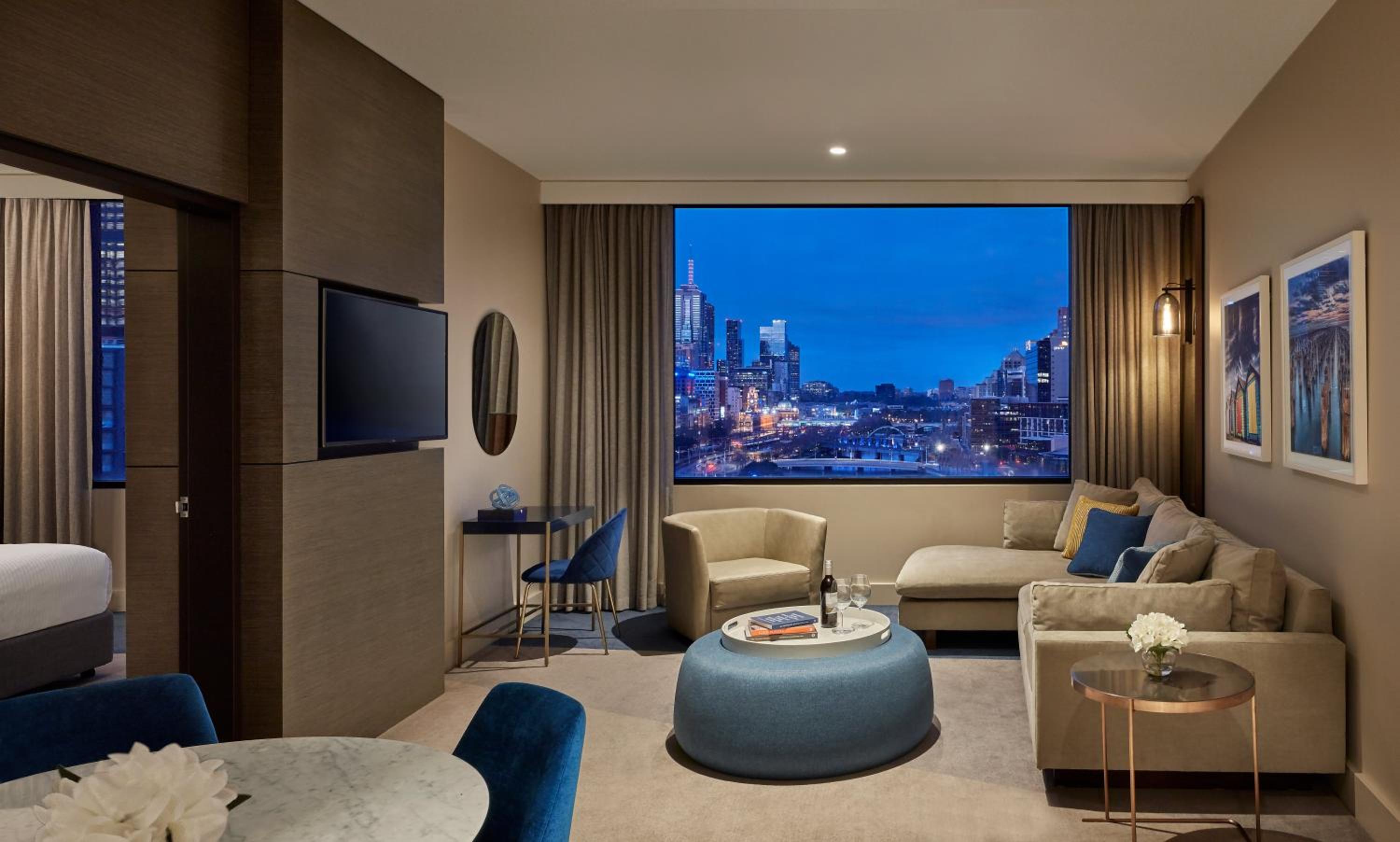 One-Bedroom Suite with River View - Photo 10