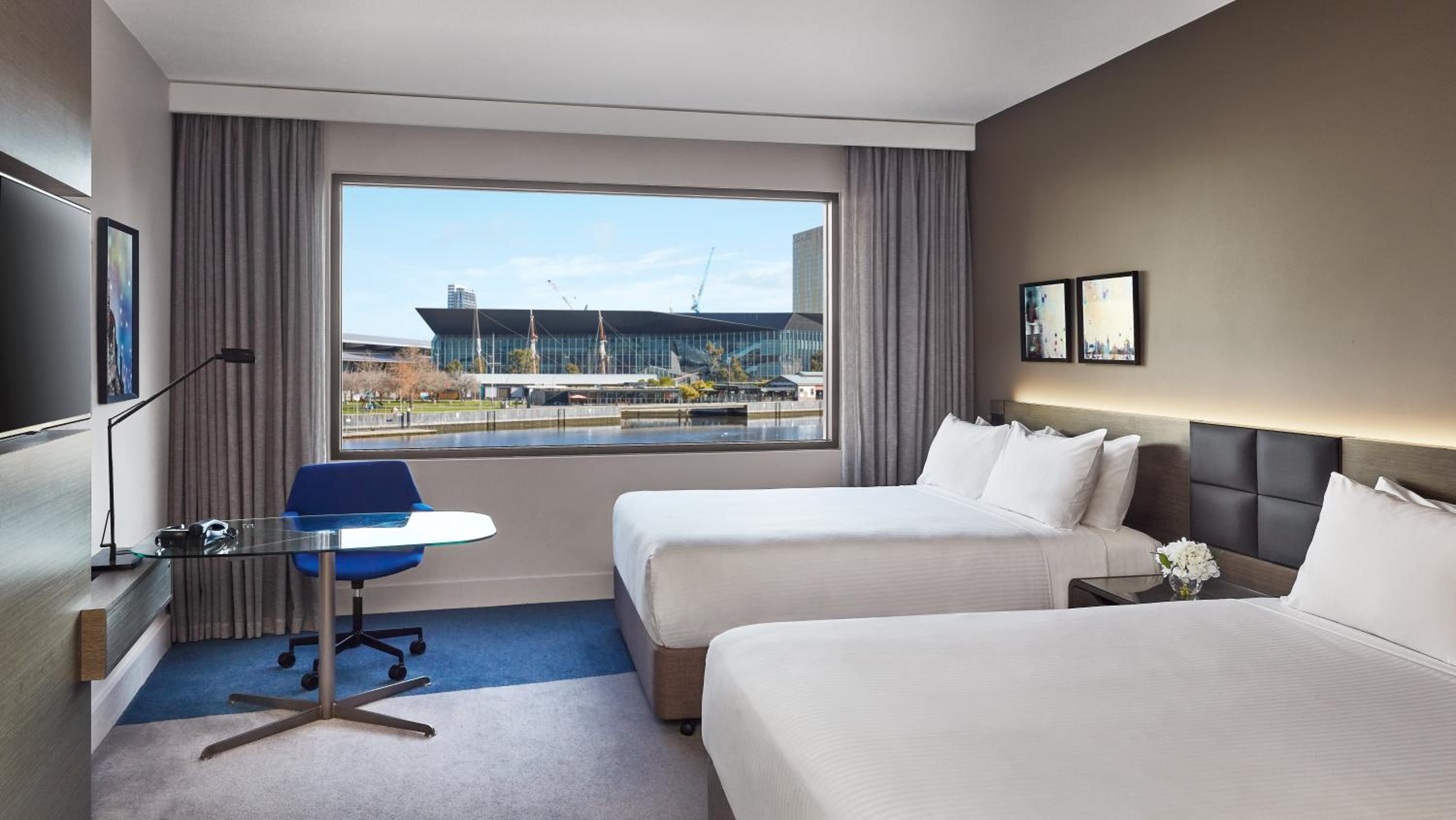 Standard Double Room with Two Double Beds and River View - Photo 5