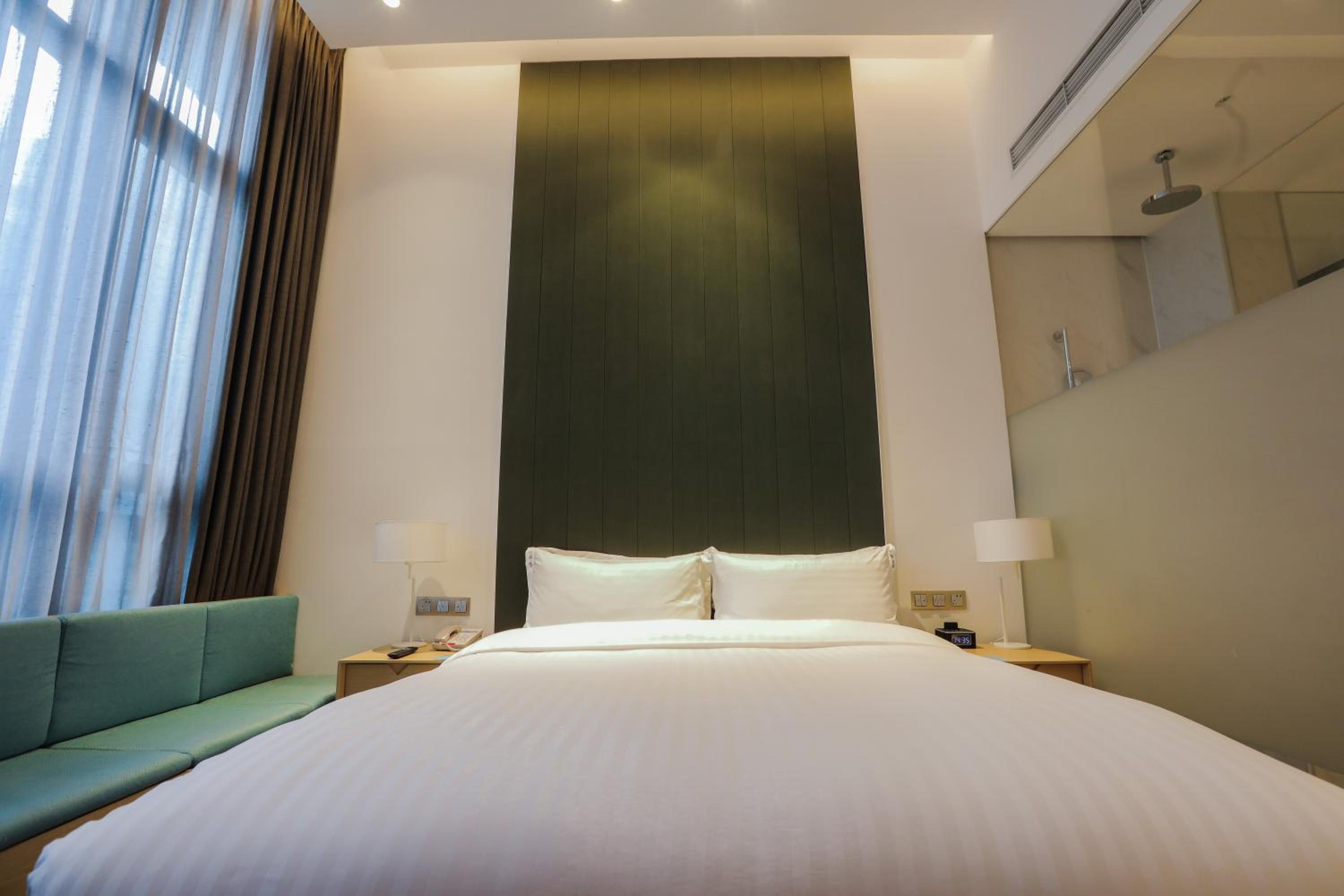 Standard King Room photo 3