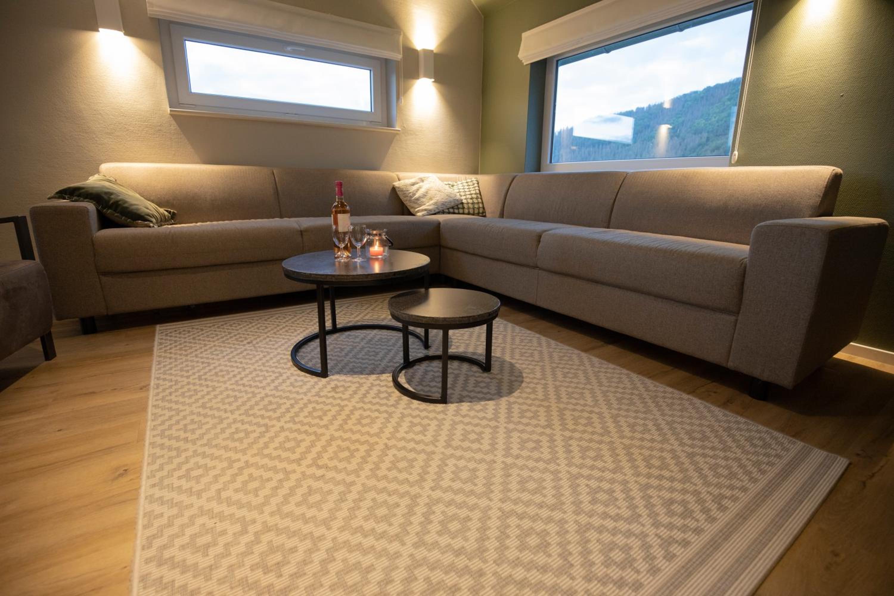 Five-Bedroom Bungalow - Photo 10