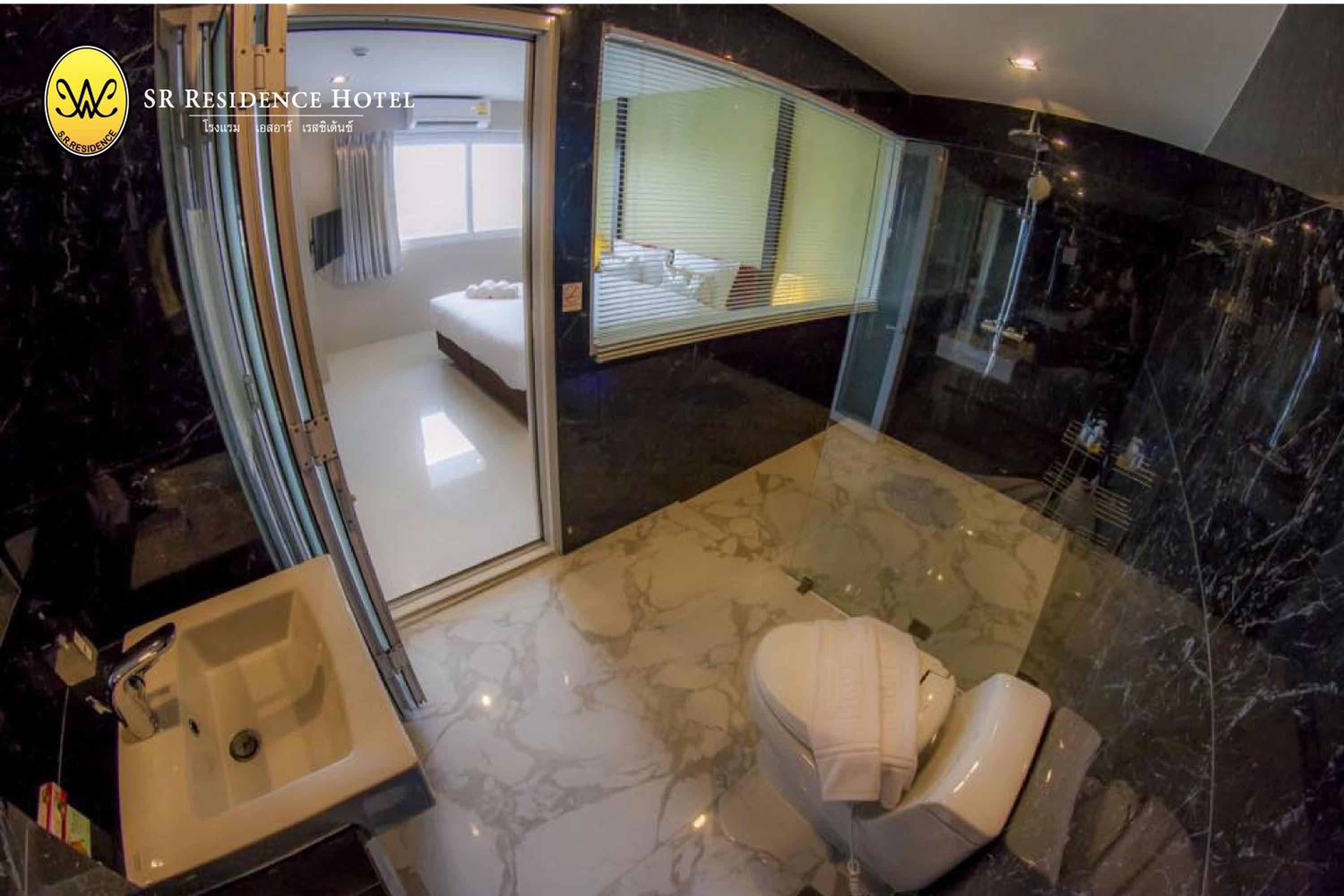 Deluxe King Room photo 3