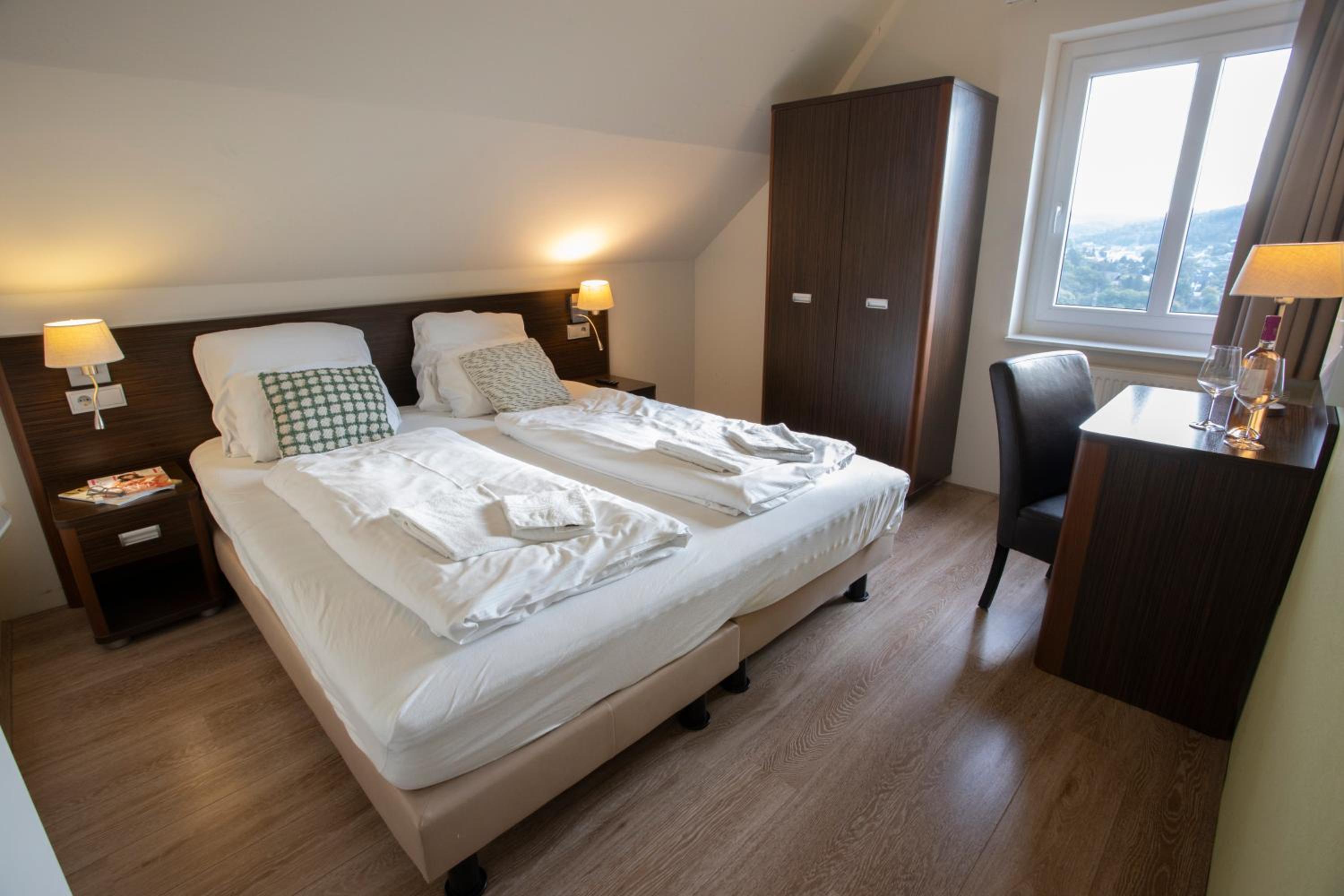 Five-Bedroom Bungalow - Photo 12