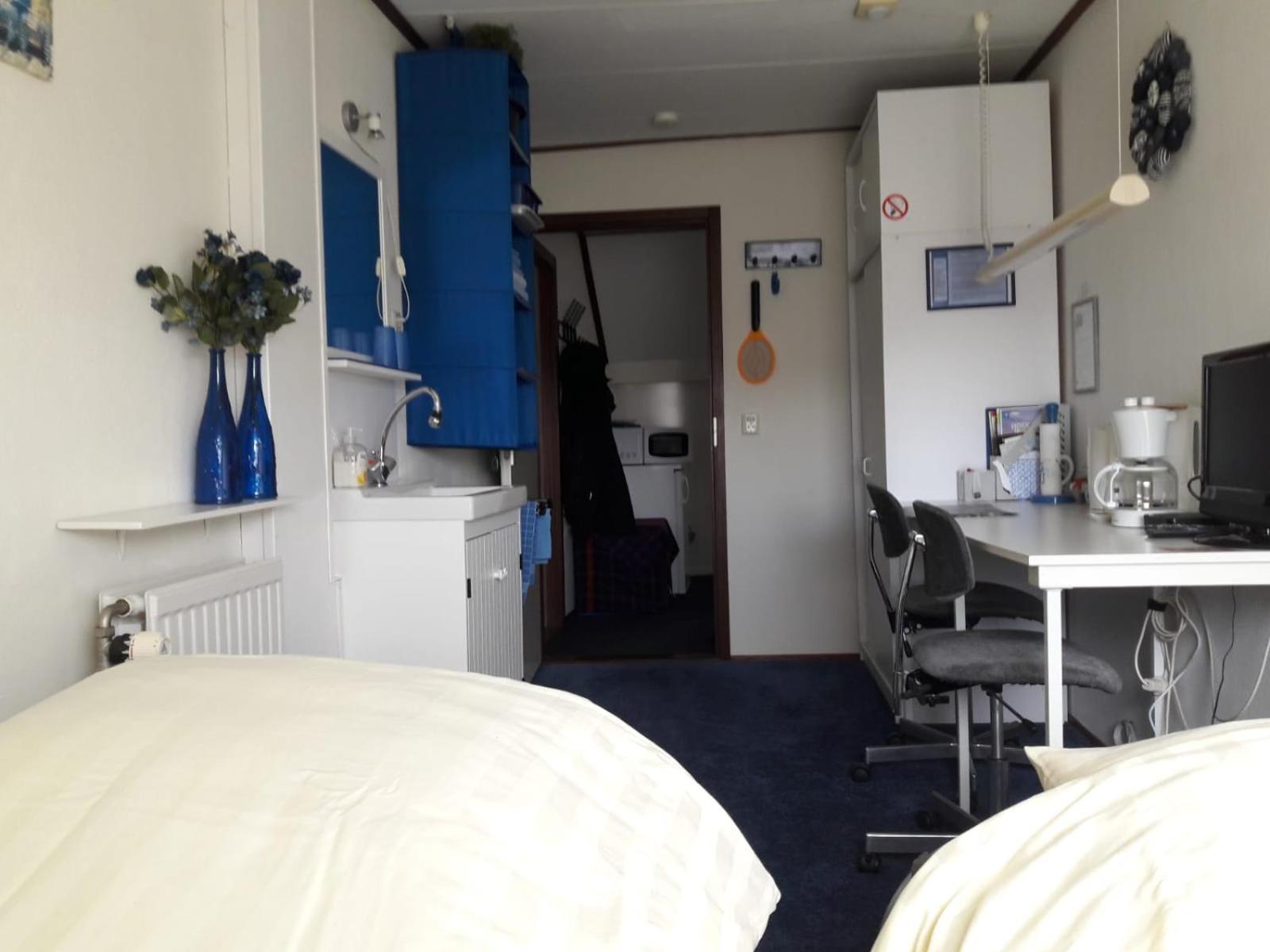 Small Twin Room photo 2
