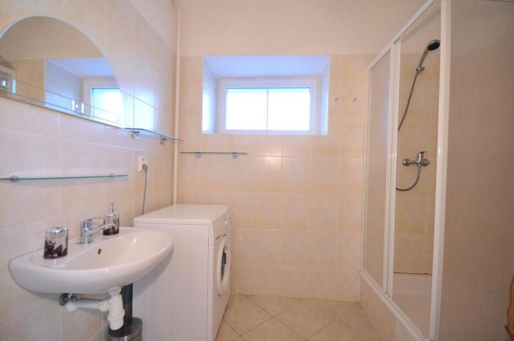 Double Room - Photo 5