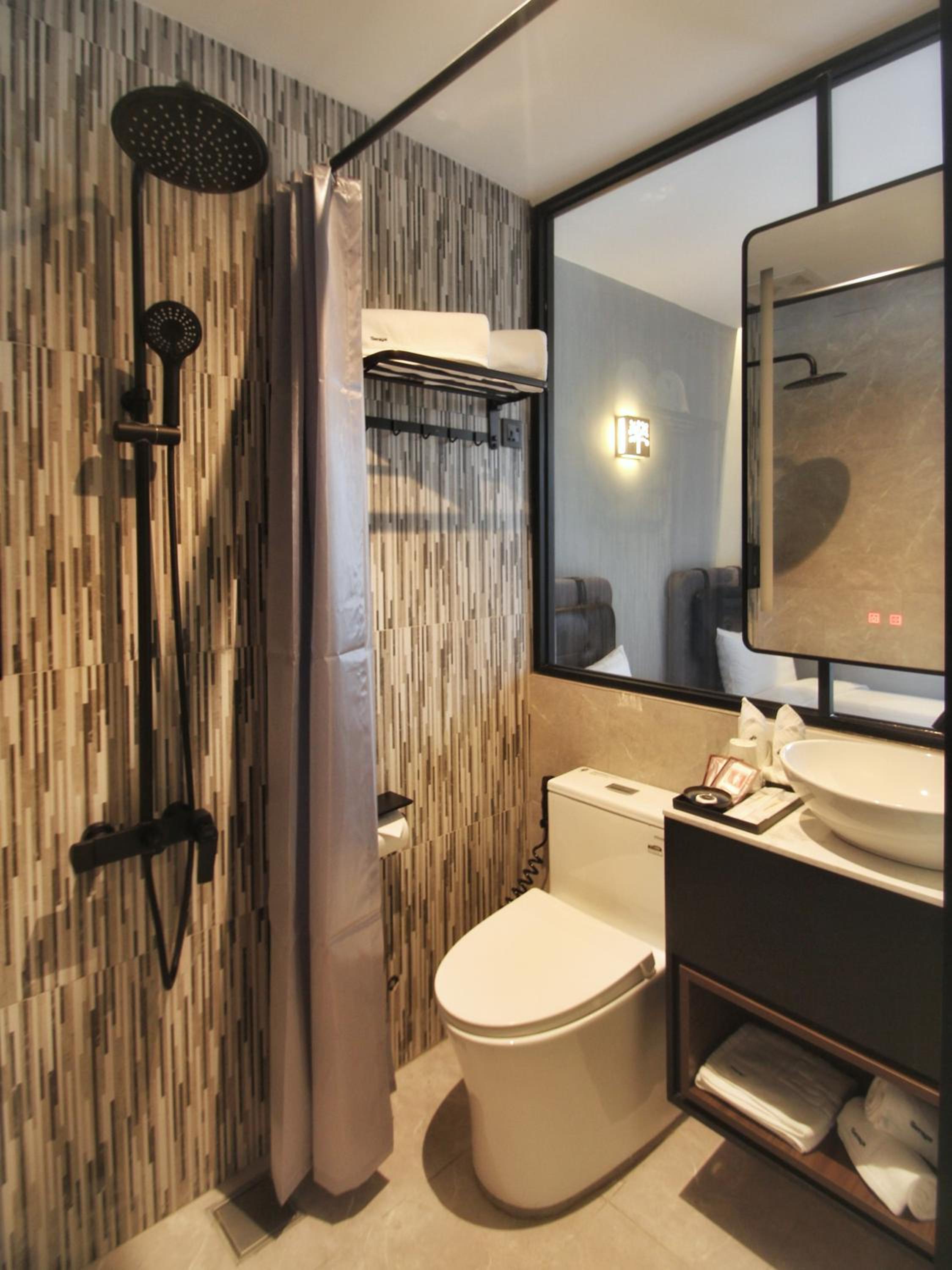 Superior King Room - Photo 4