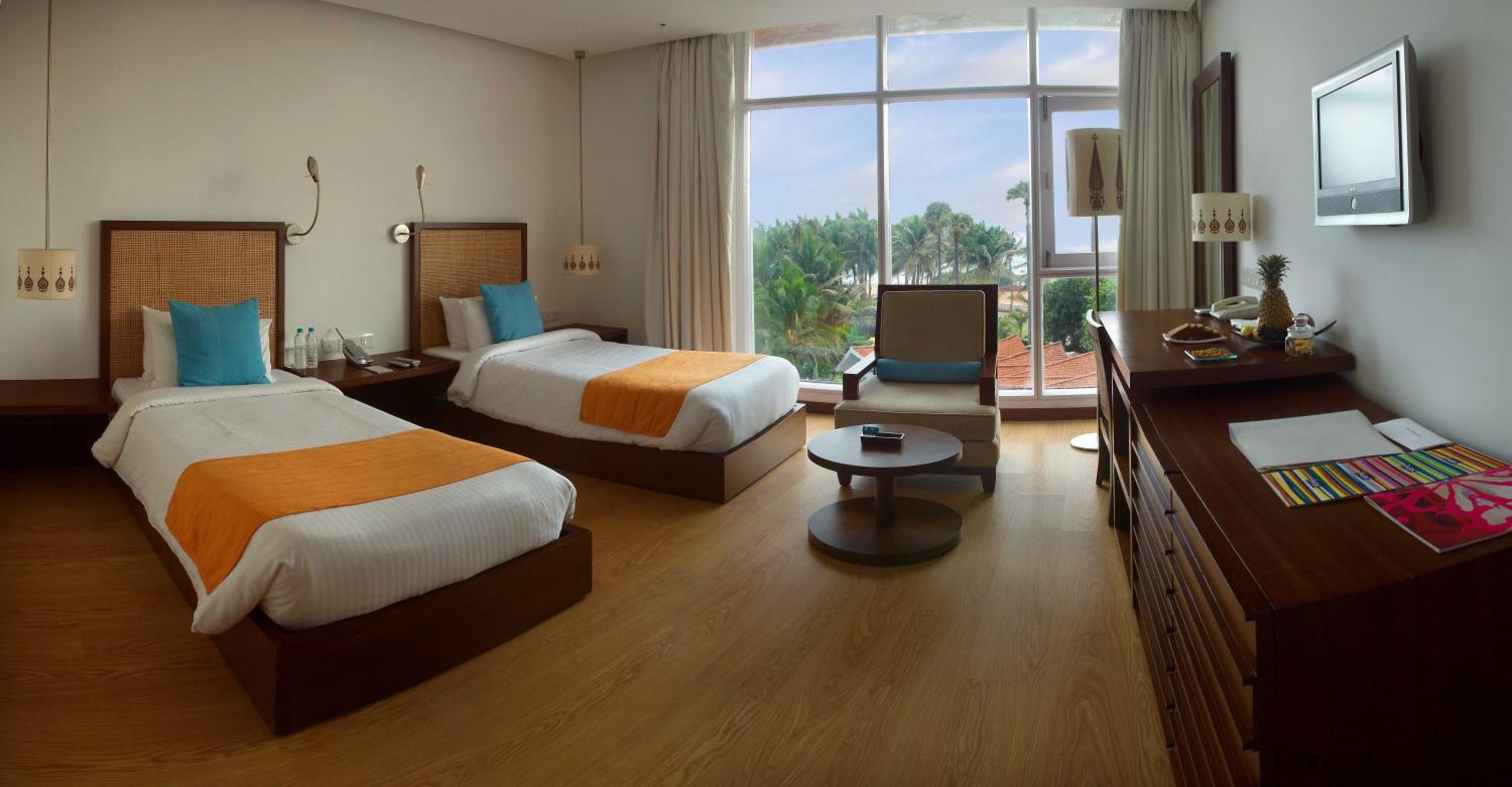 Large Double Room (10% off on Two-way Airport Transfer and 15% off on Food & Beverage services ) - Photo 1