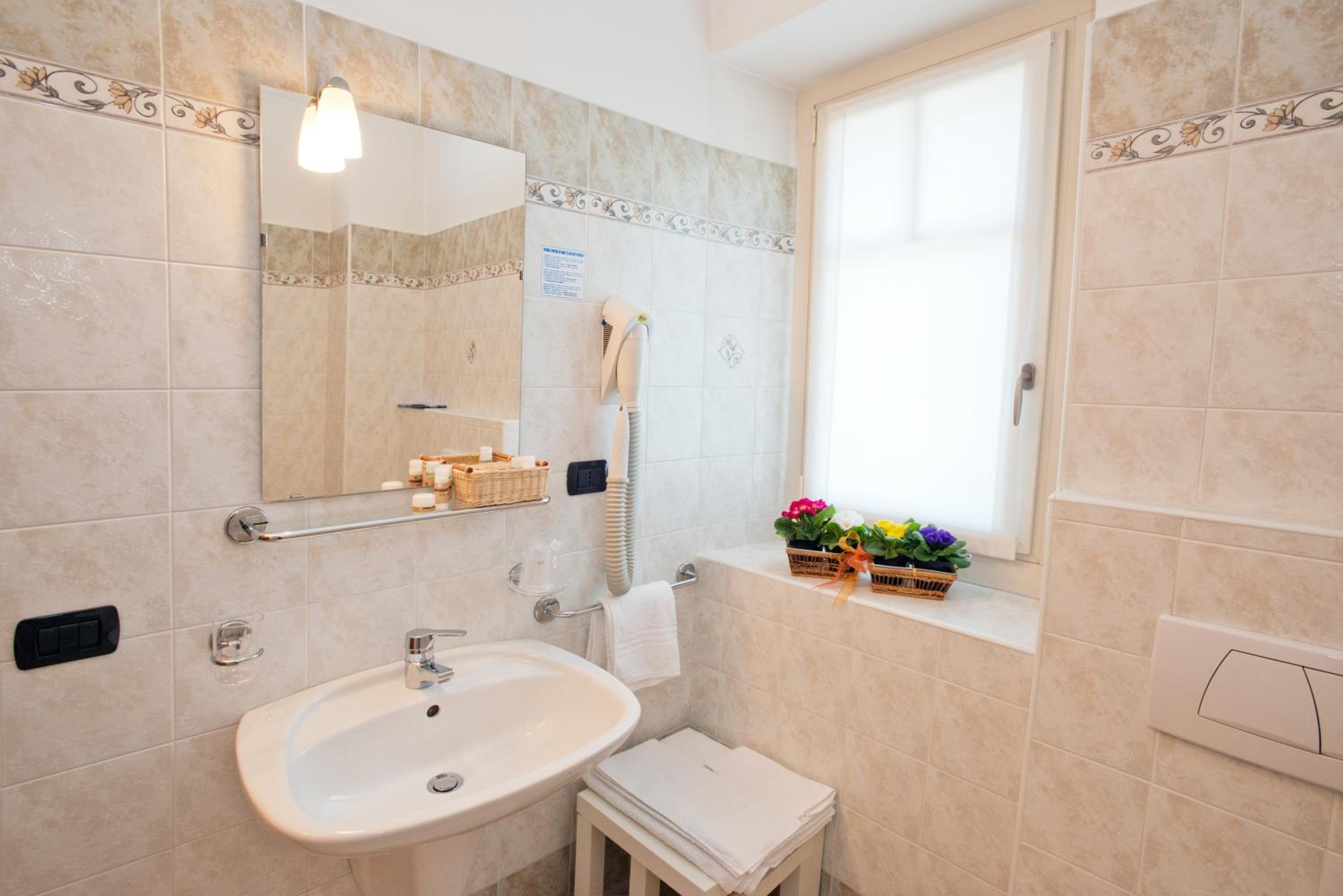 Superior Triple Room - Photo 10