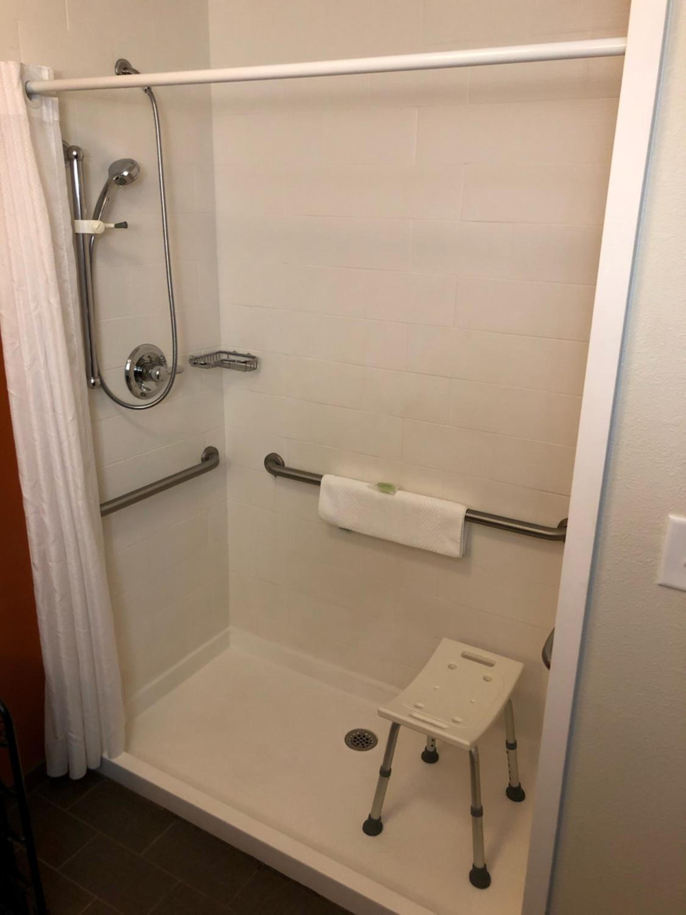 King Room - Accessible/Non-Smoking - Photo 2